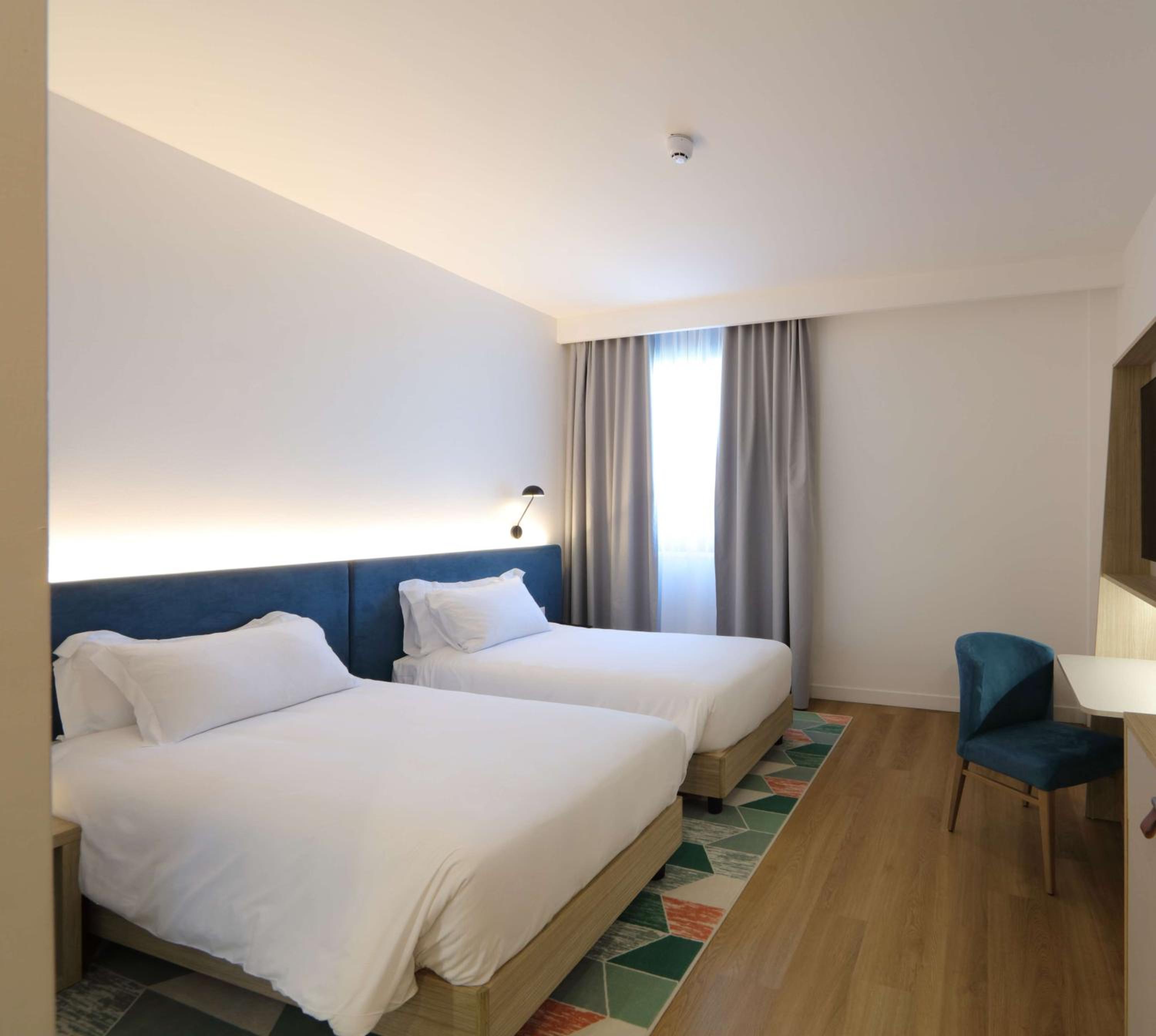 Twin Room - Photo 4