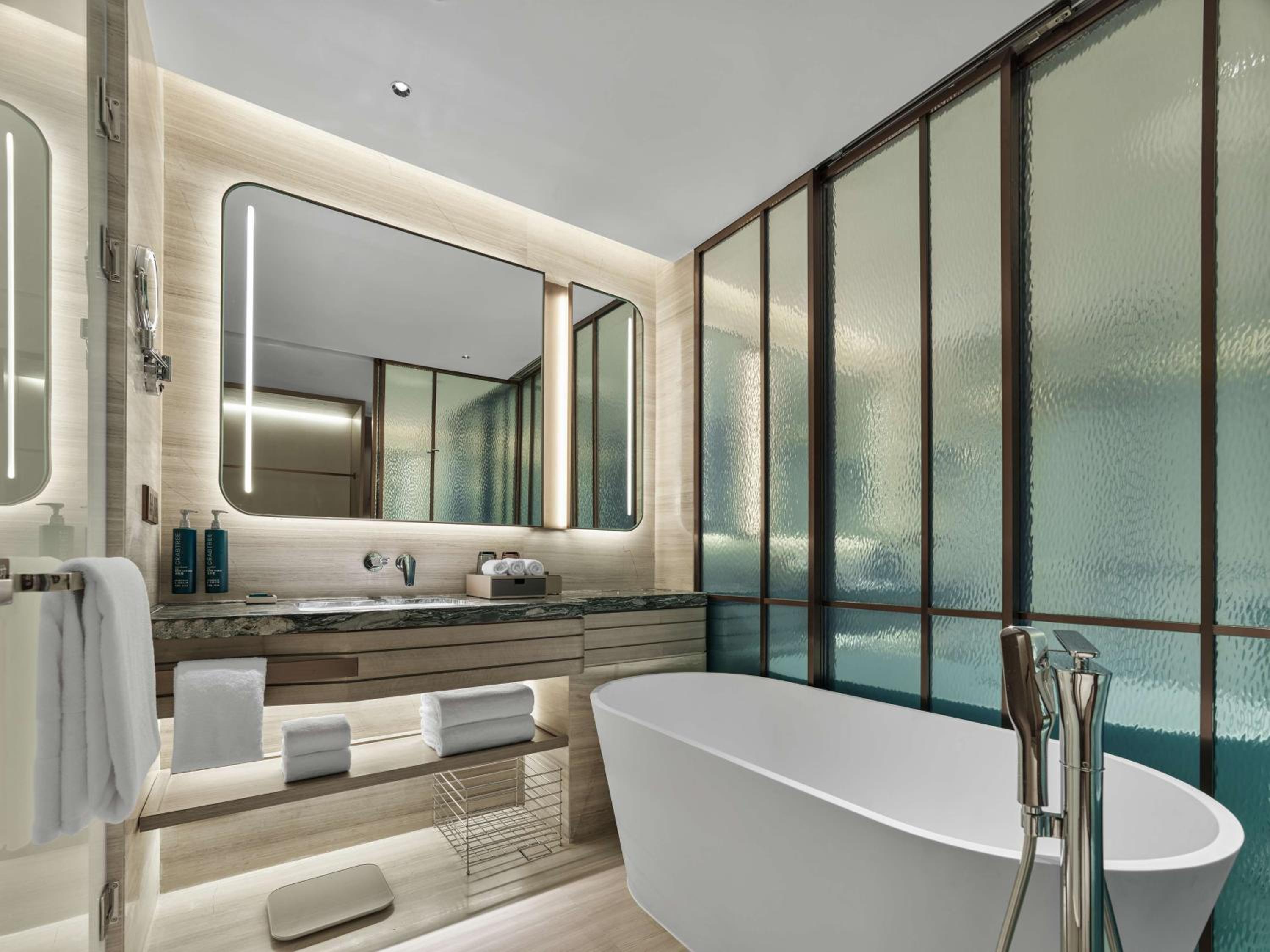 Deluxe King Room with Lake View