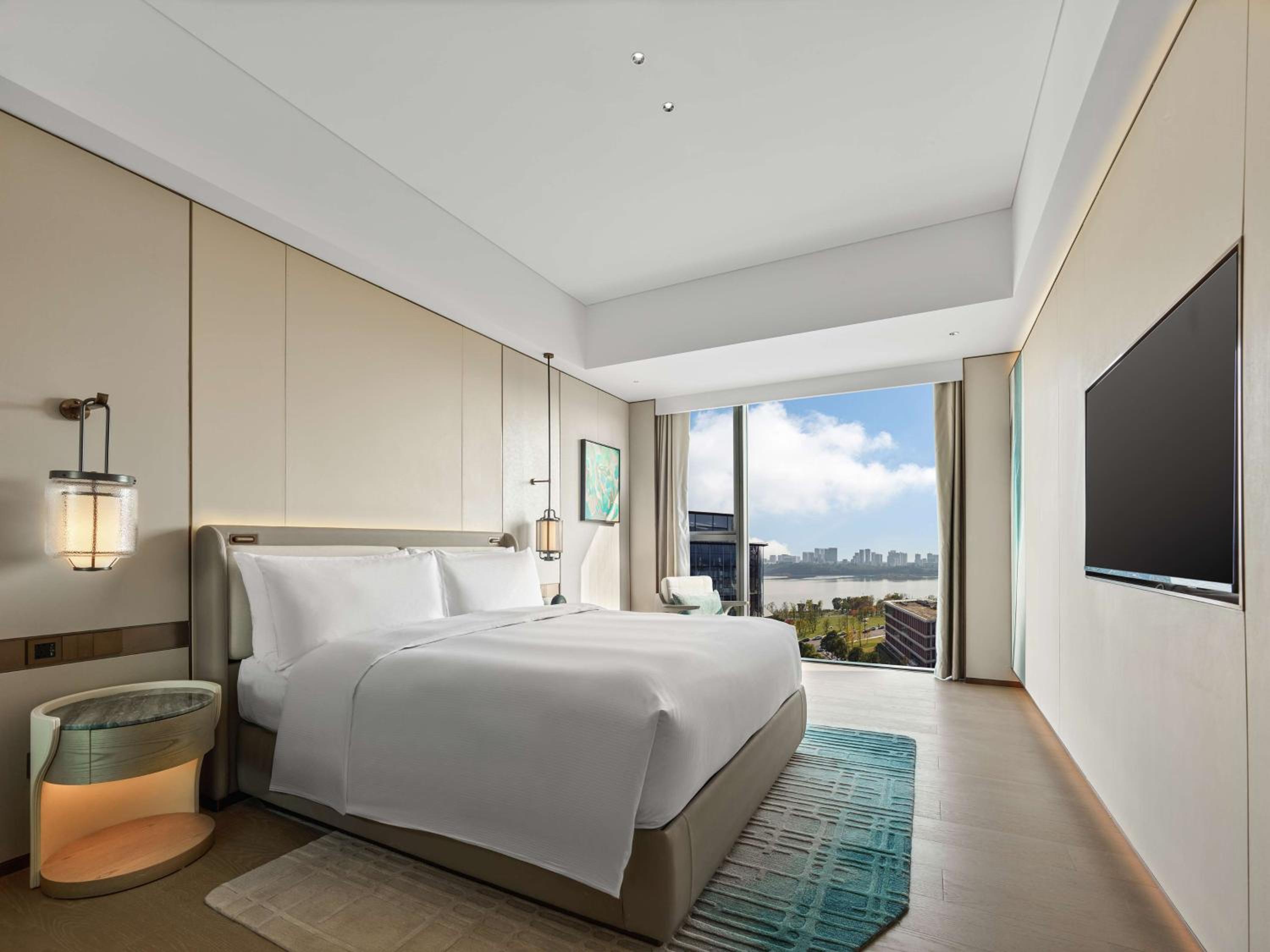 One-Bedroom King Suite