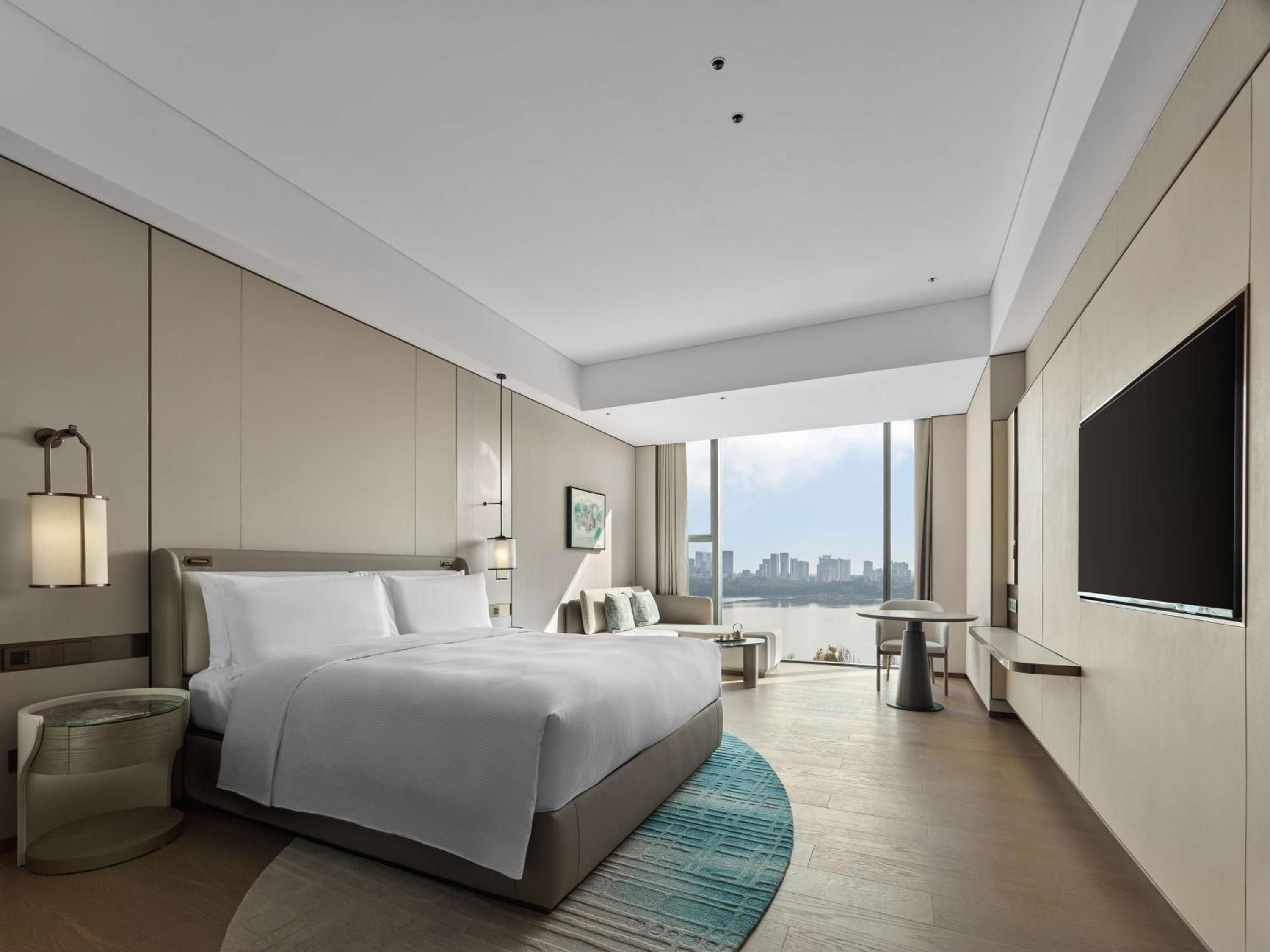 Deluxe King Room with Lake View