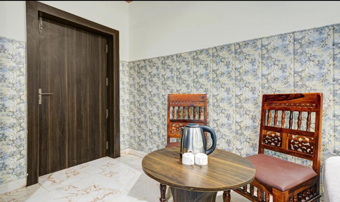 Family Room with Side Sea View photo 2