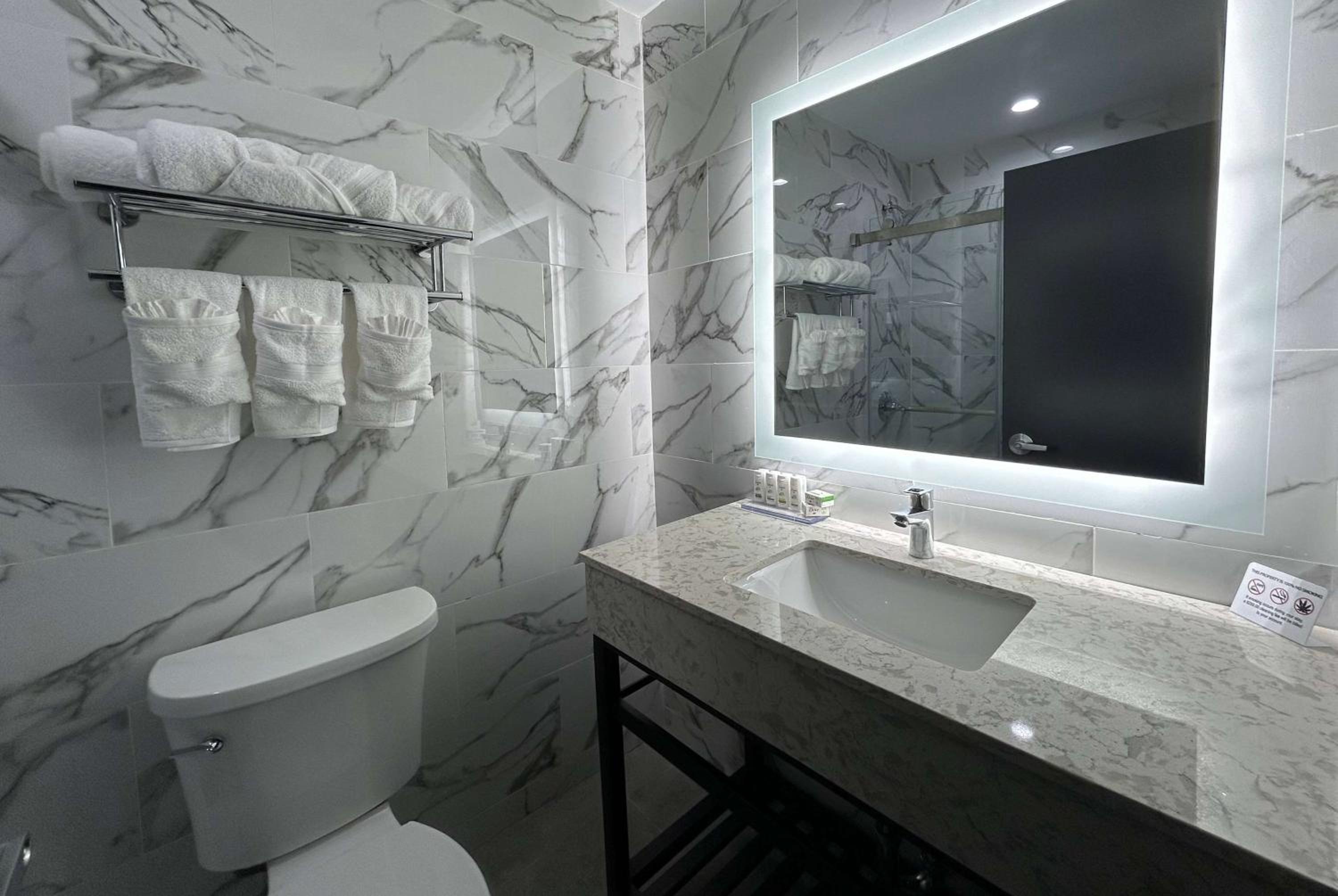 King Room - Non-Smoking - Photo 2