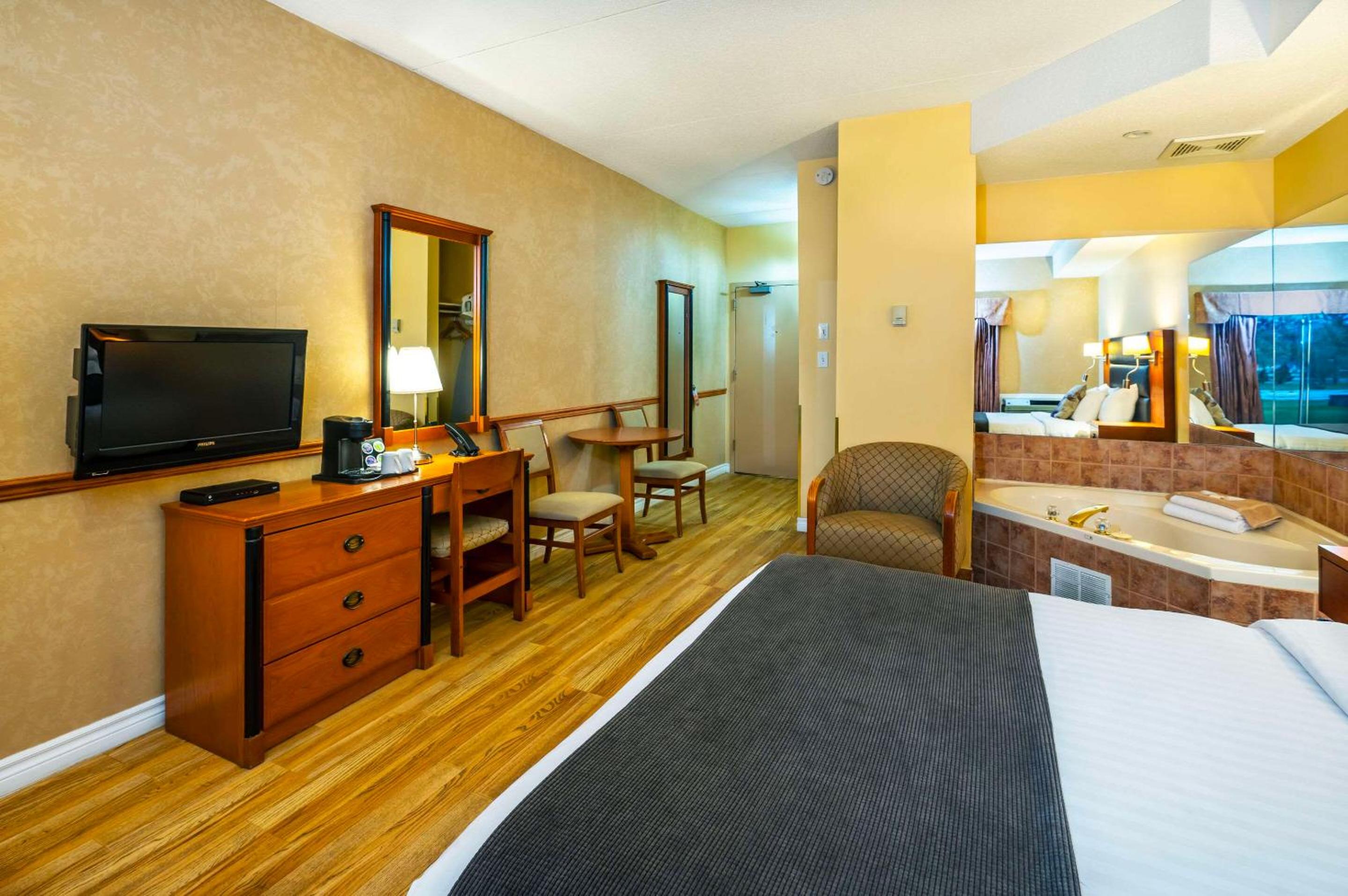 Superior Queen Room with One Queen Bed - Non-smoking