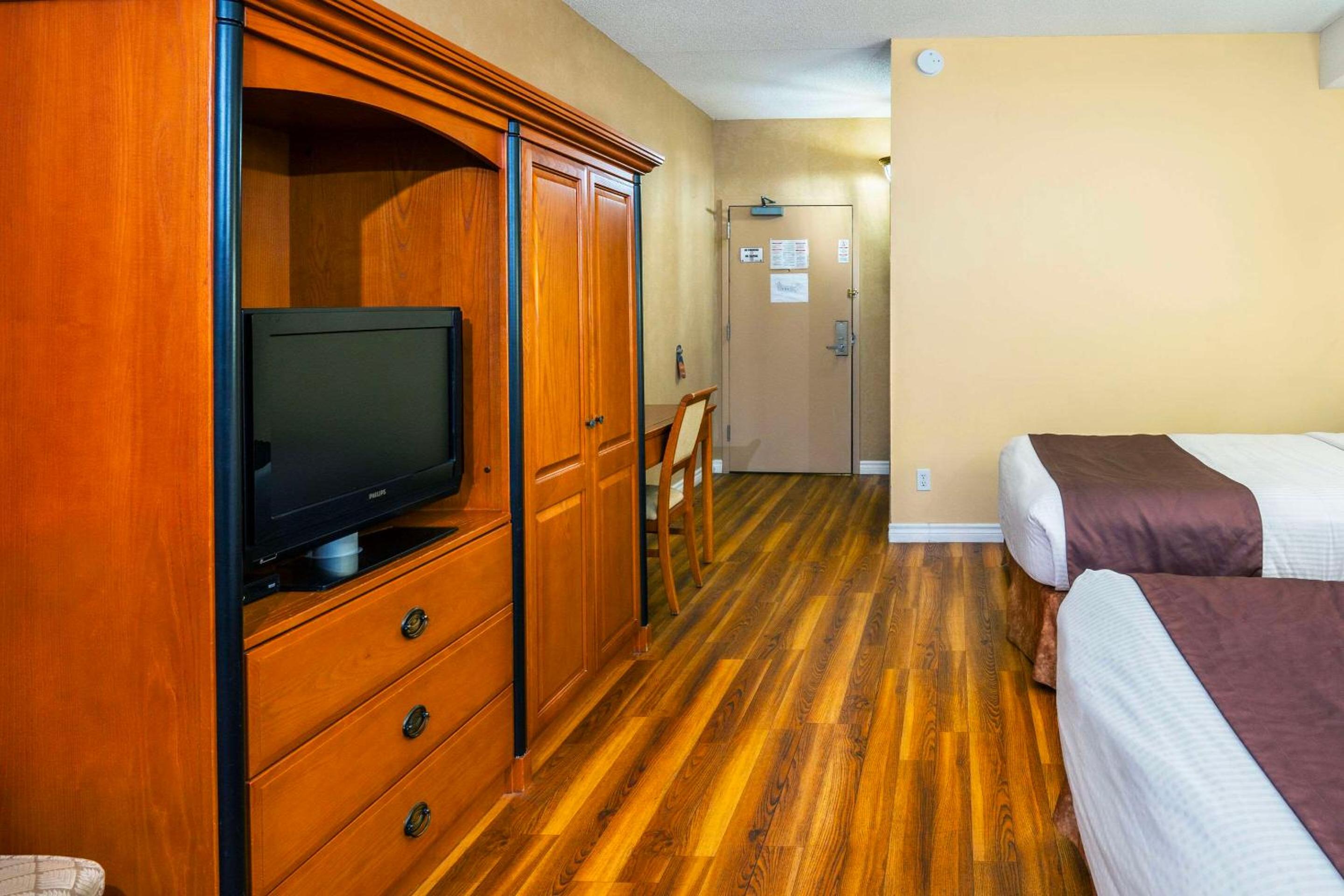 Two Double Beds/Non Smoking