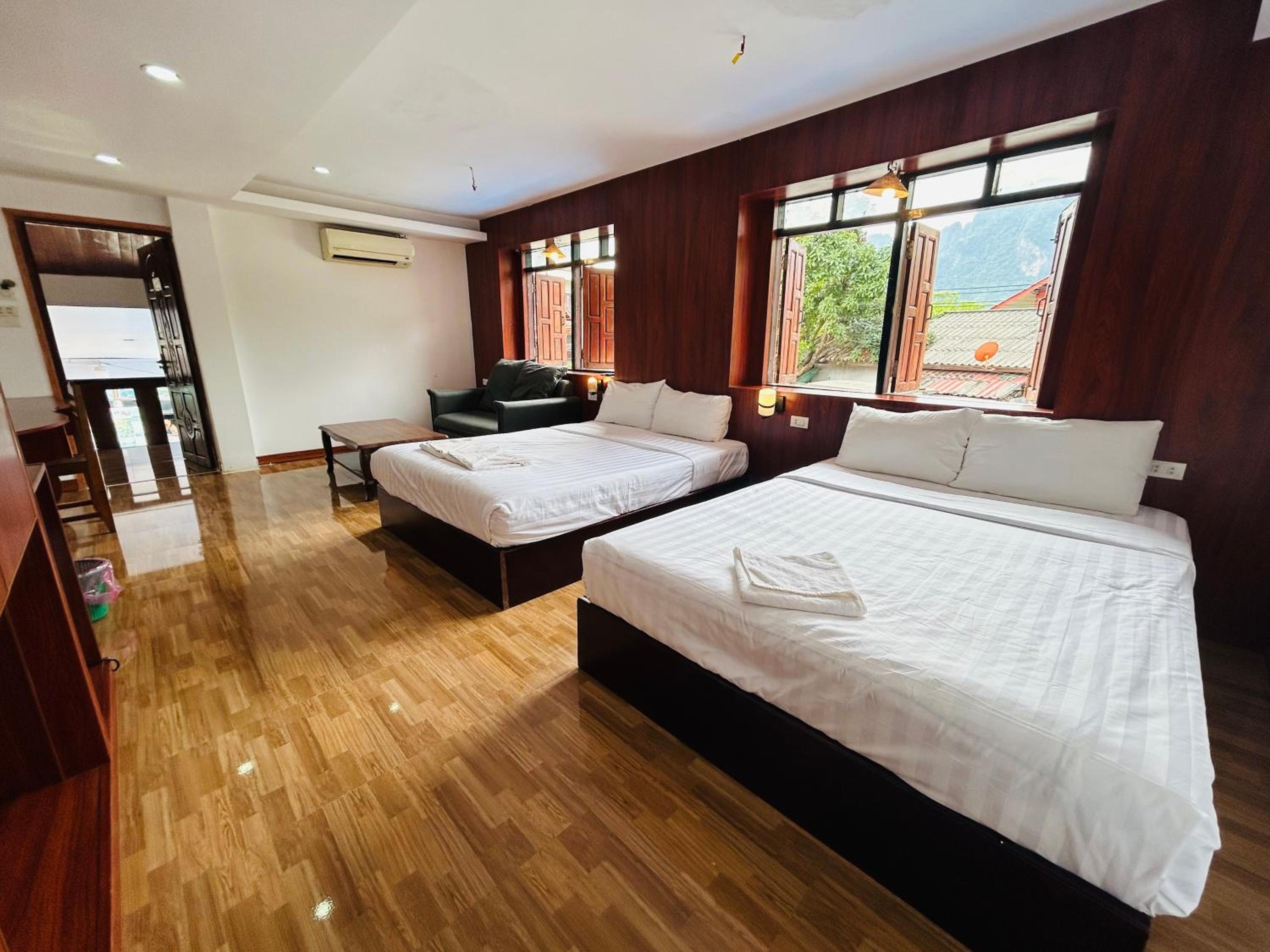 Quadruple Room with Mountain View photo 3