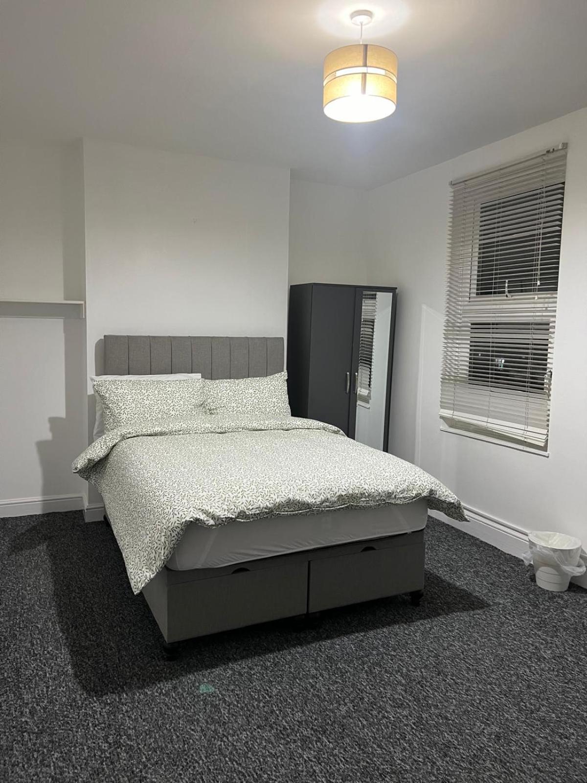Double Room with Private External Bathroom photo 1