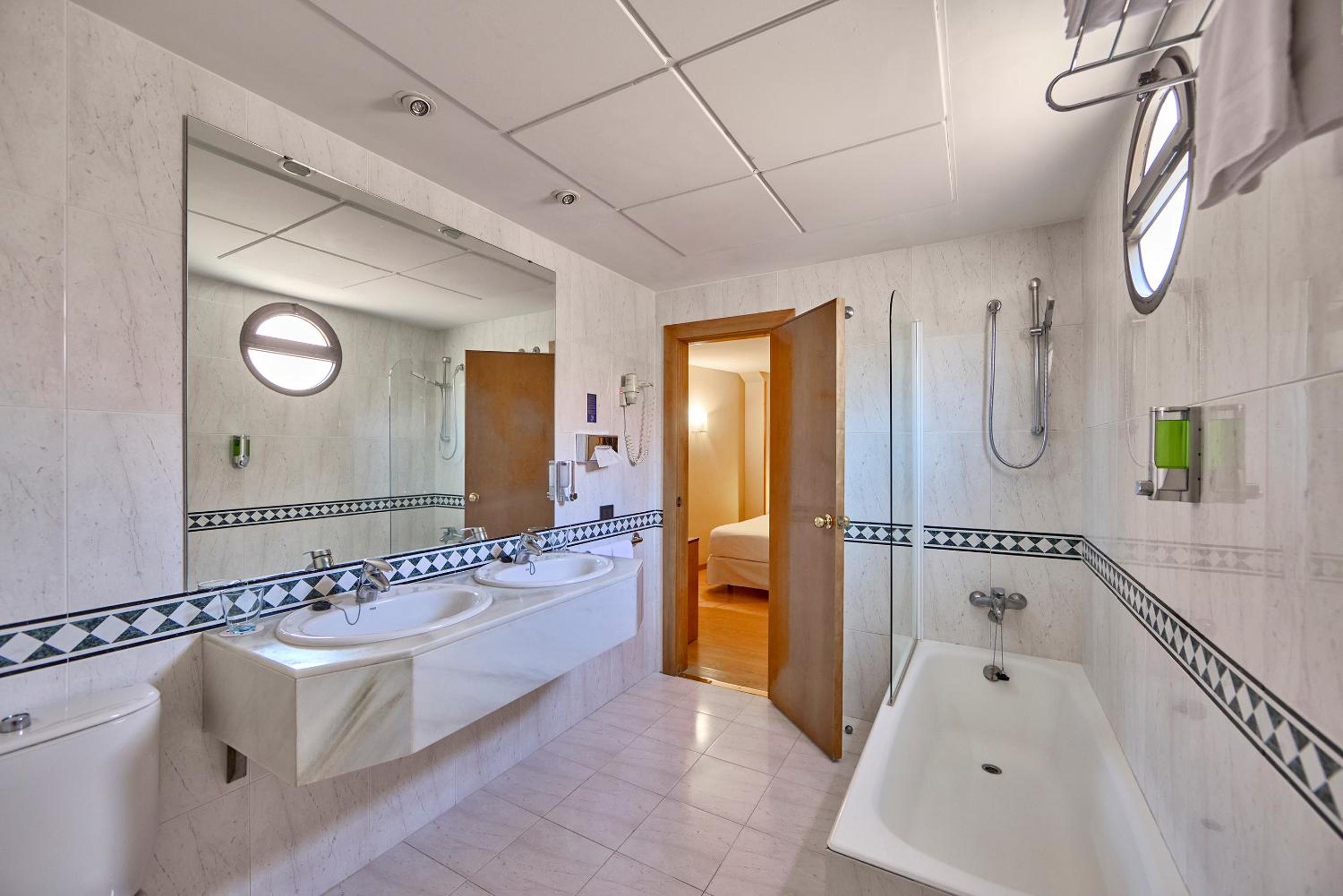 Single Room - Photo 3