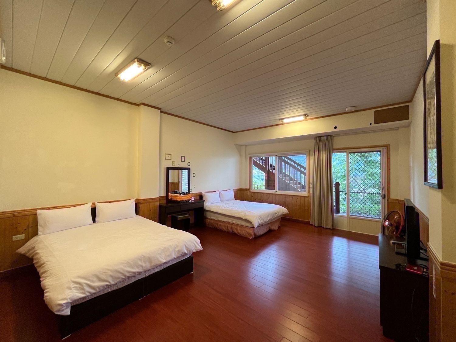 Quadruple Room with Balcony photo 3