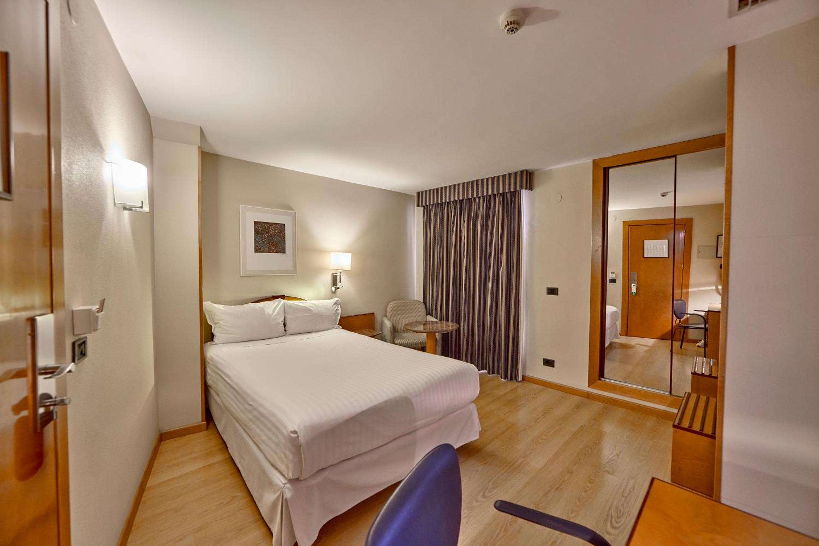Single Room - Photo 2