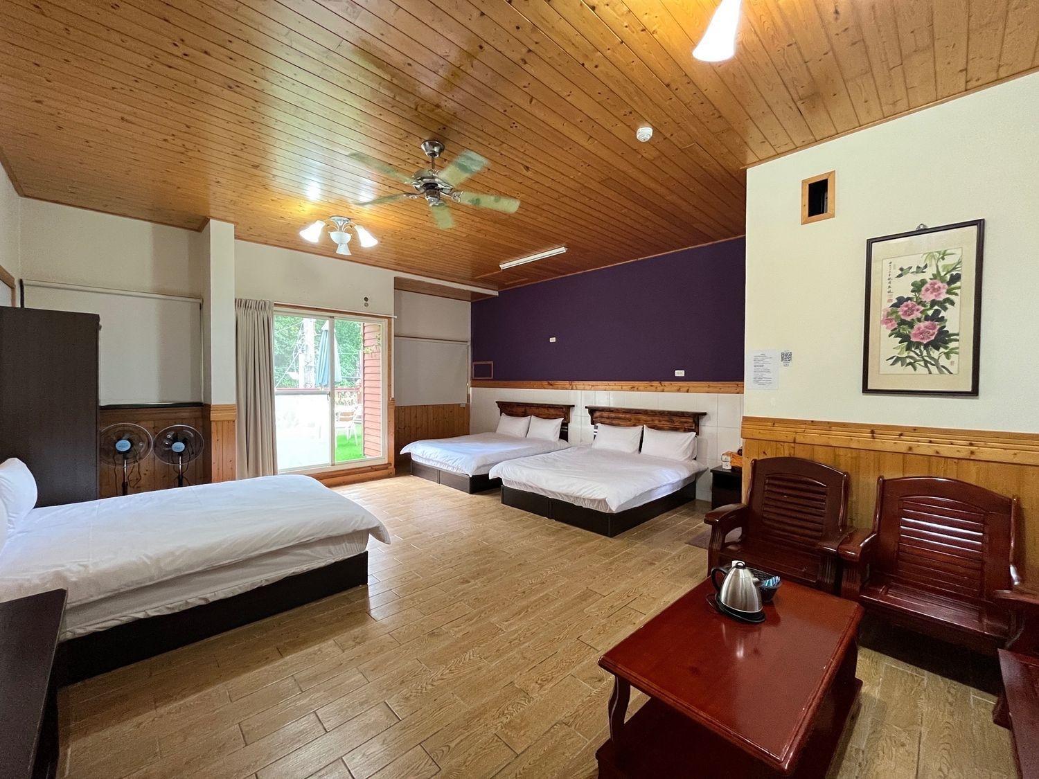Family Room with Balcony photo 3