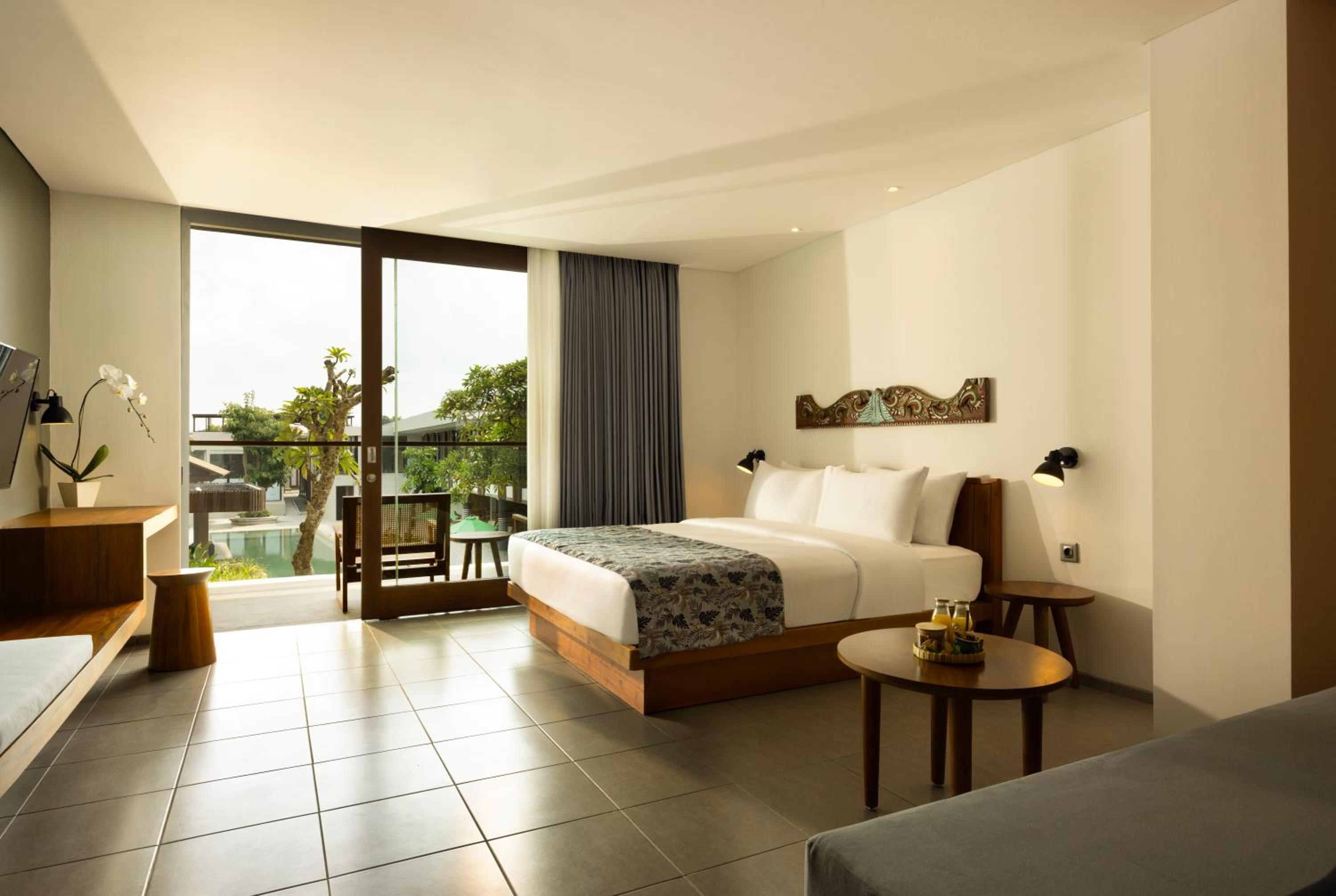 Studio - King Room with Pool View