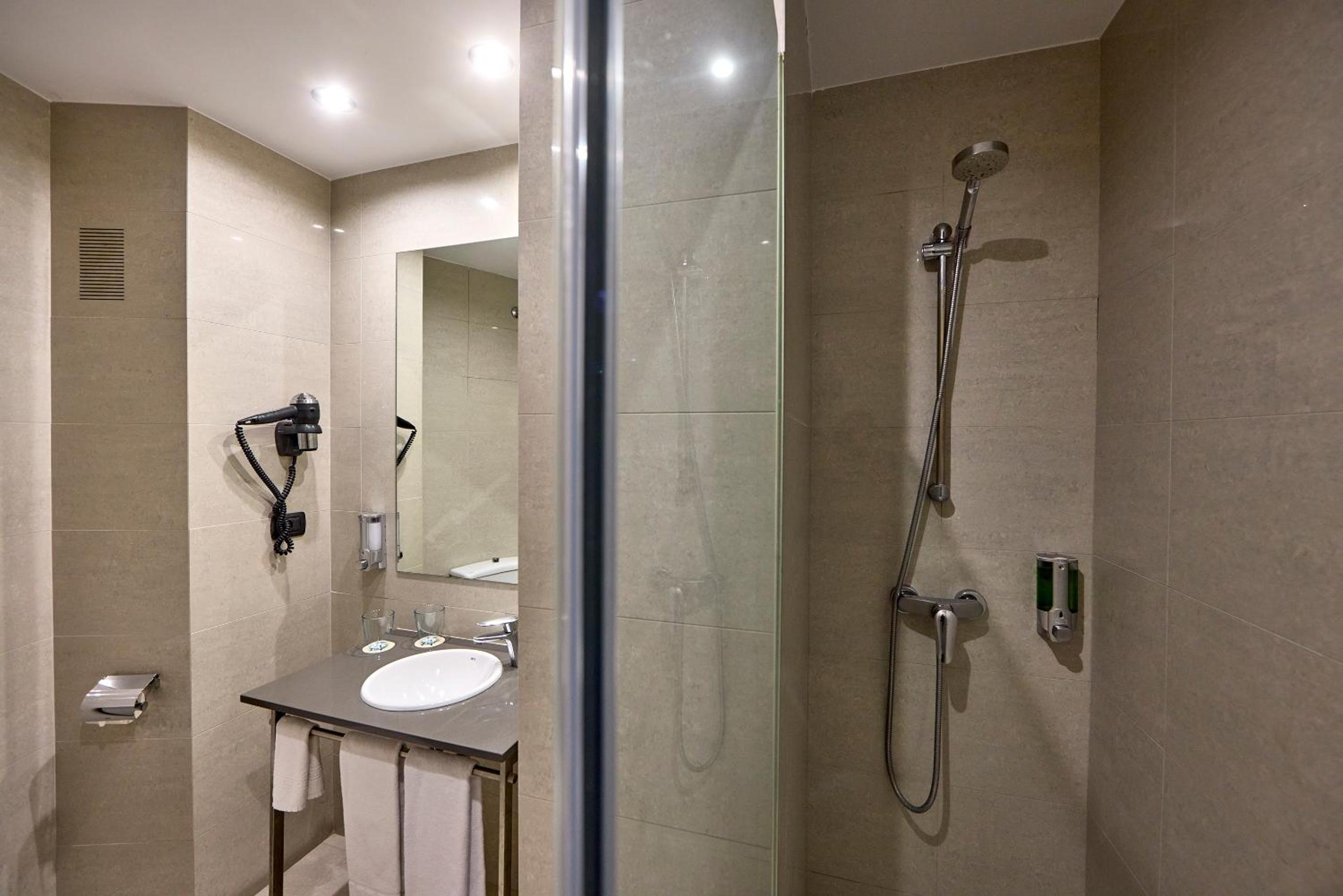 Double Room - Photo 3