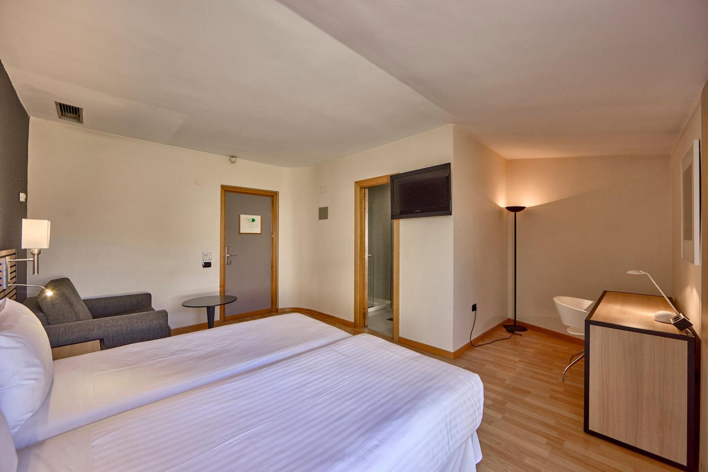 Double Room - Photo 5