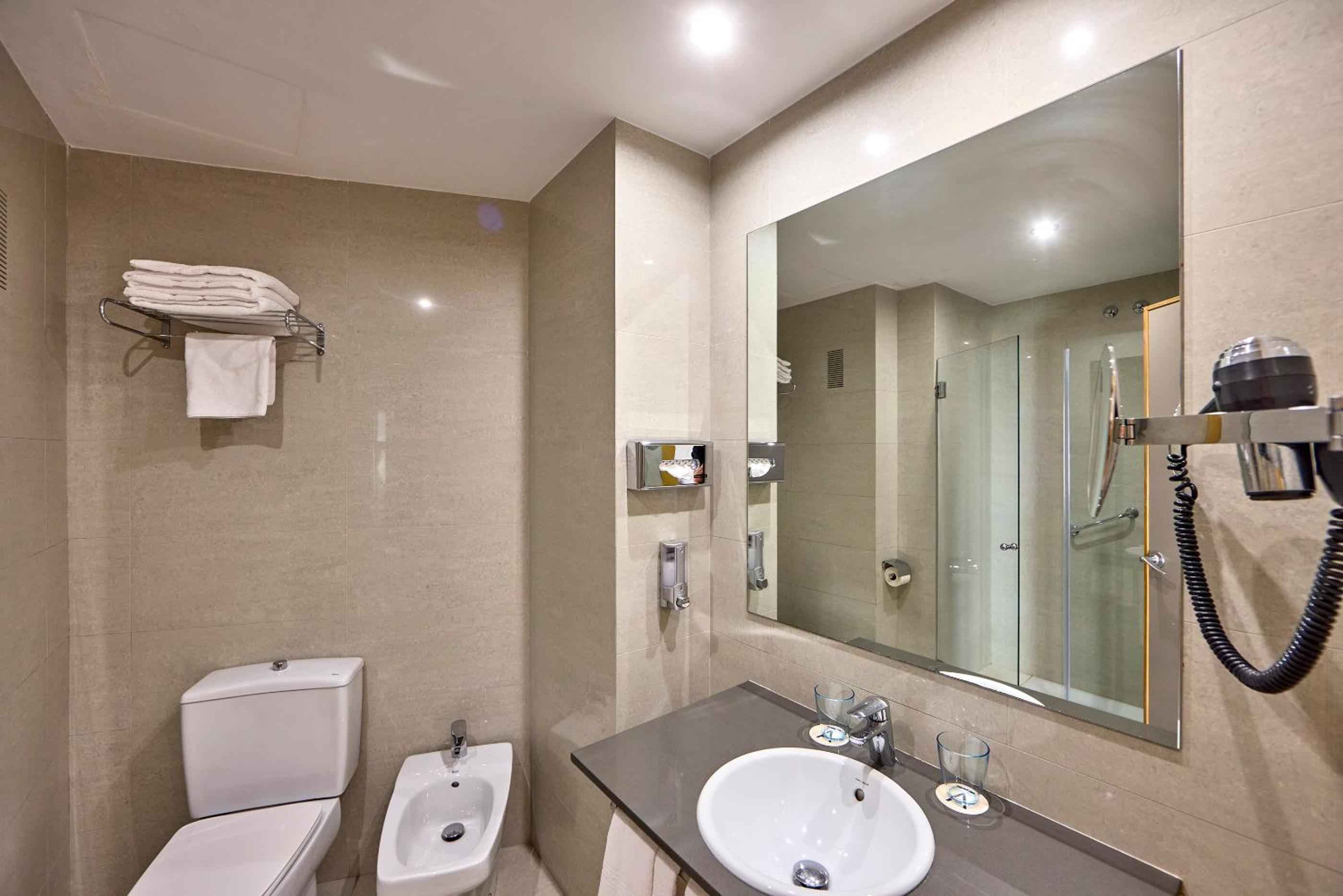 Double Room - Photo 6