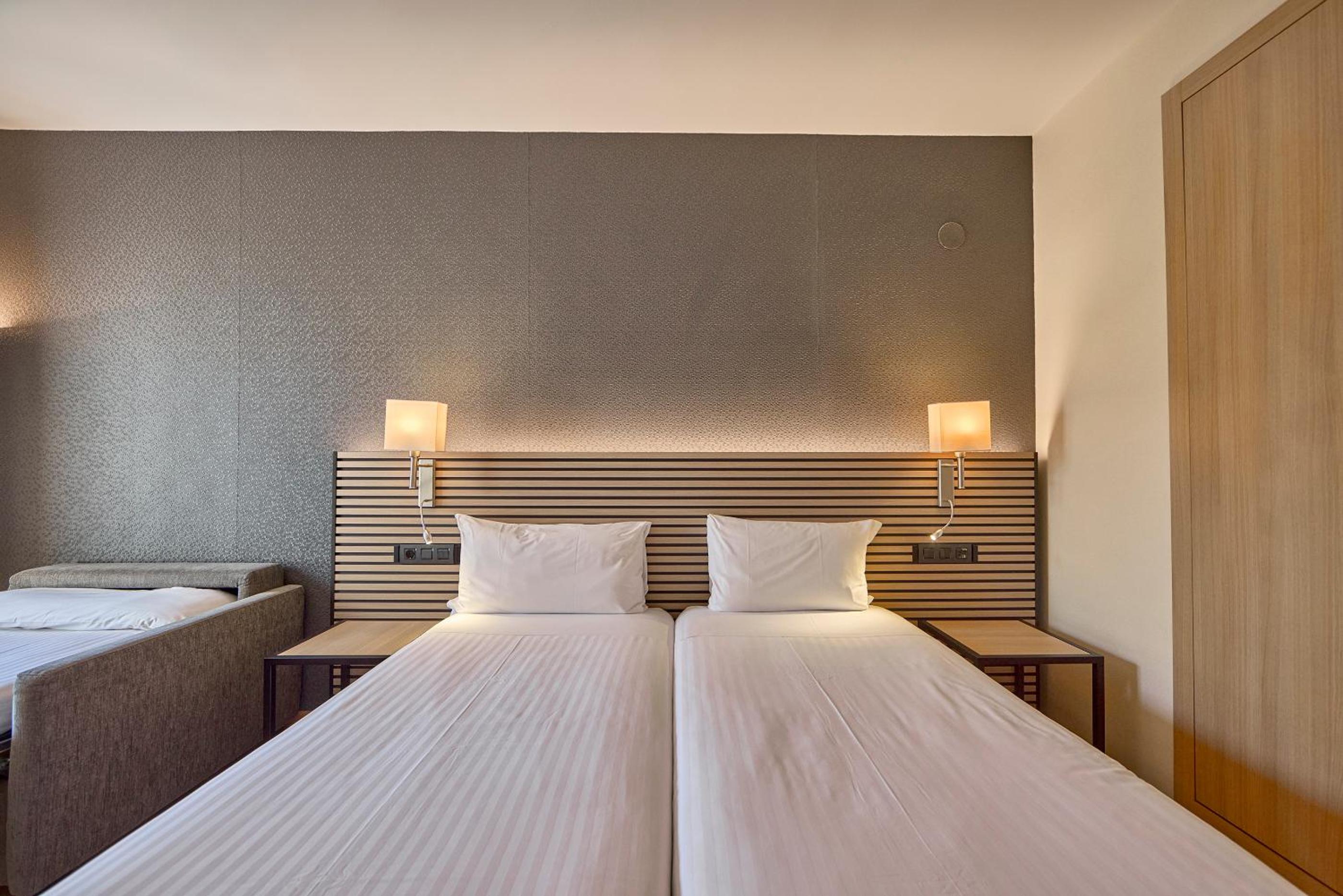 Double Room with Extra Bed - Photo 1