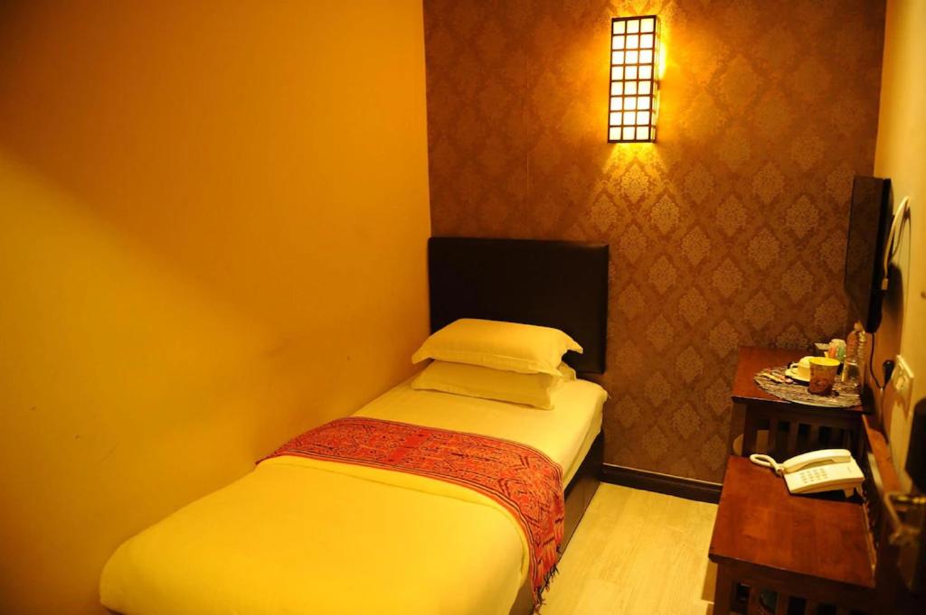 Single Room with Private Bathroom