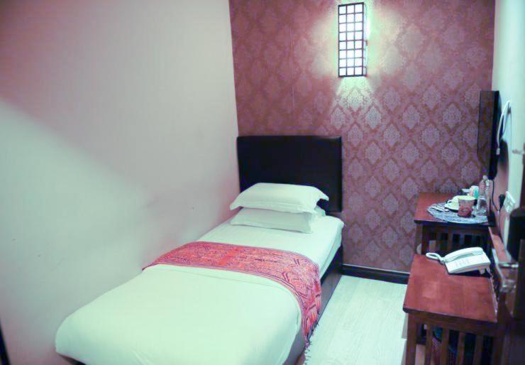 Single Room with Private Bathroom