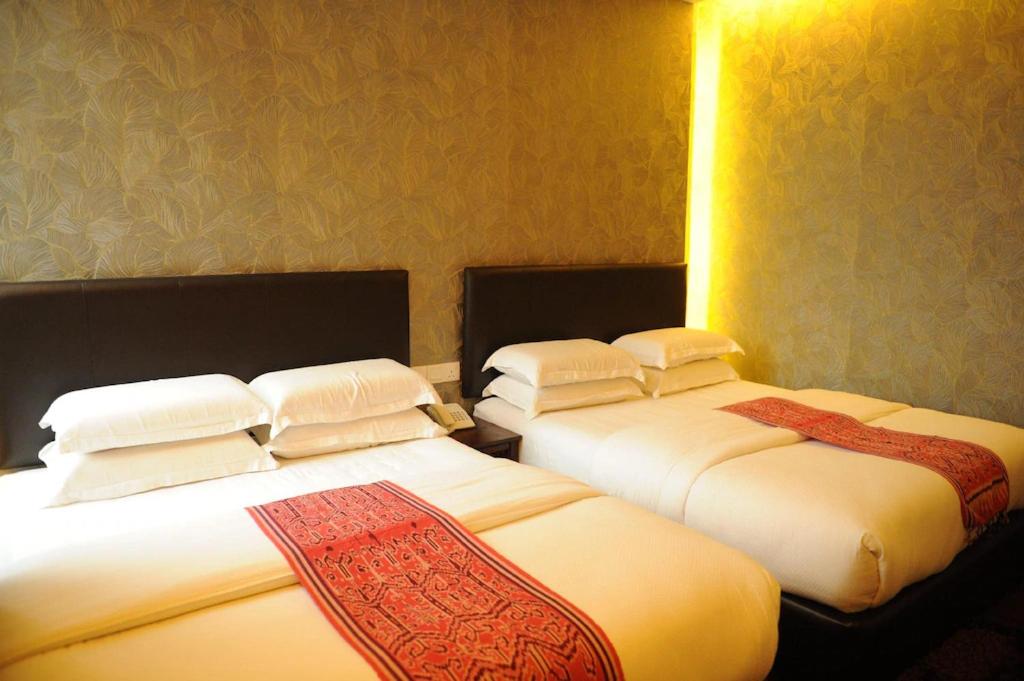 Quadruple Room with Private Bathroom - Photo 1