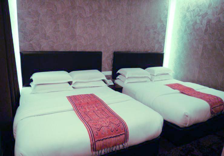 Quadruple Room with Private Bathroom - Photo 2