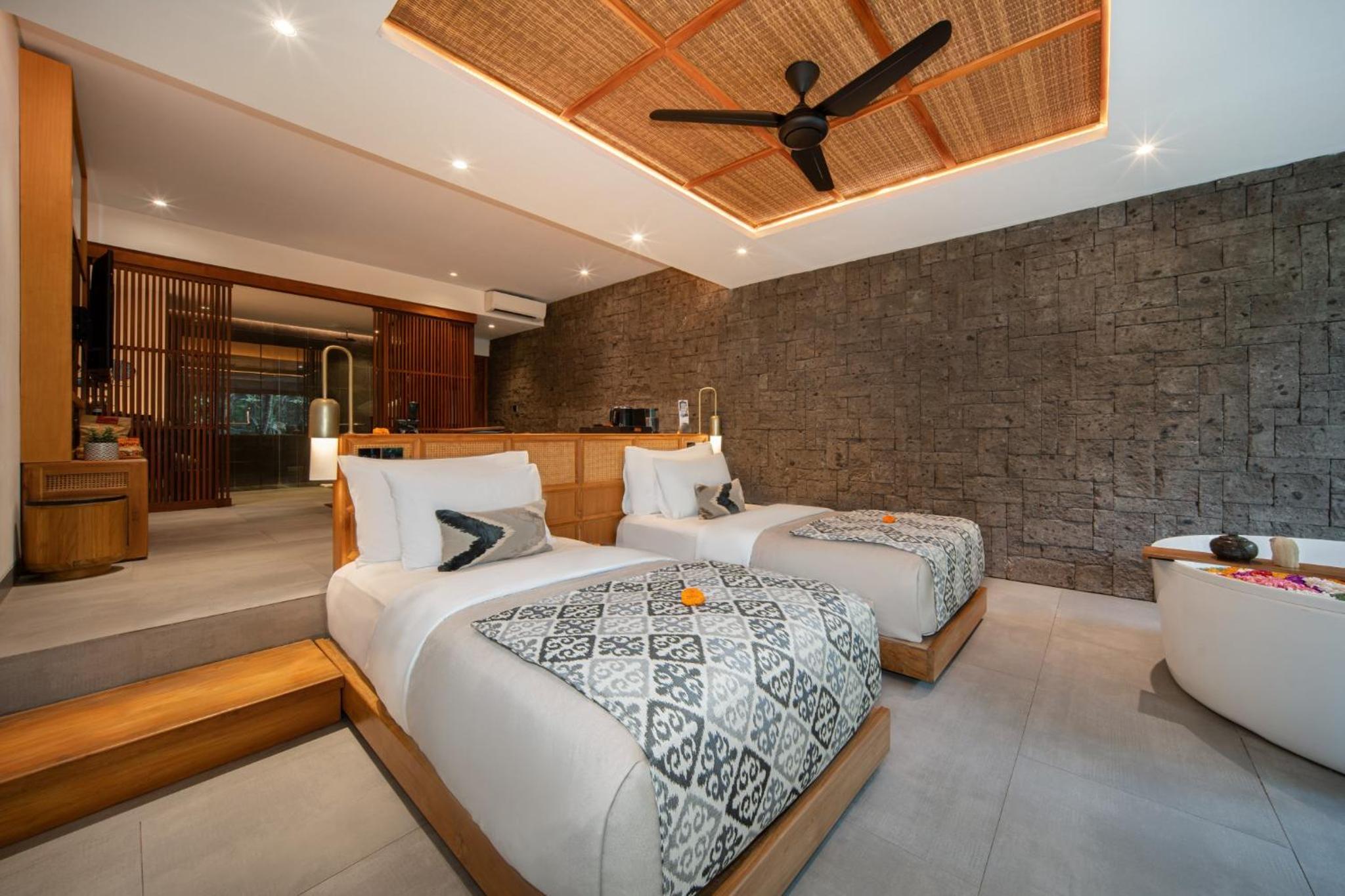 Suite with Forest View - Photo 2