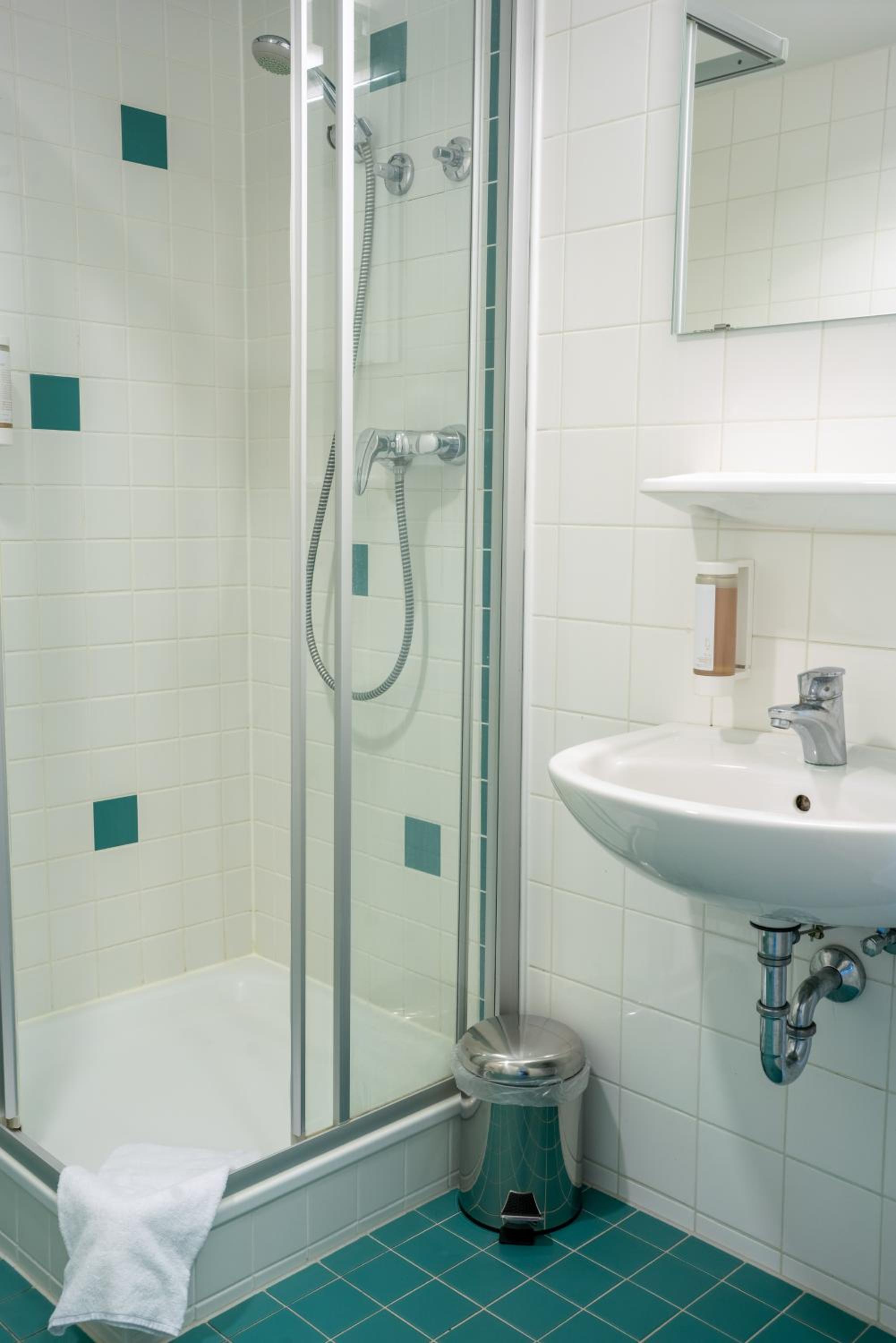 Triple Room with Bathroom - Photo 2