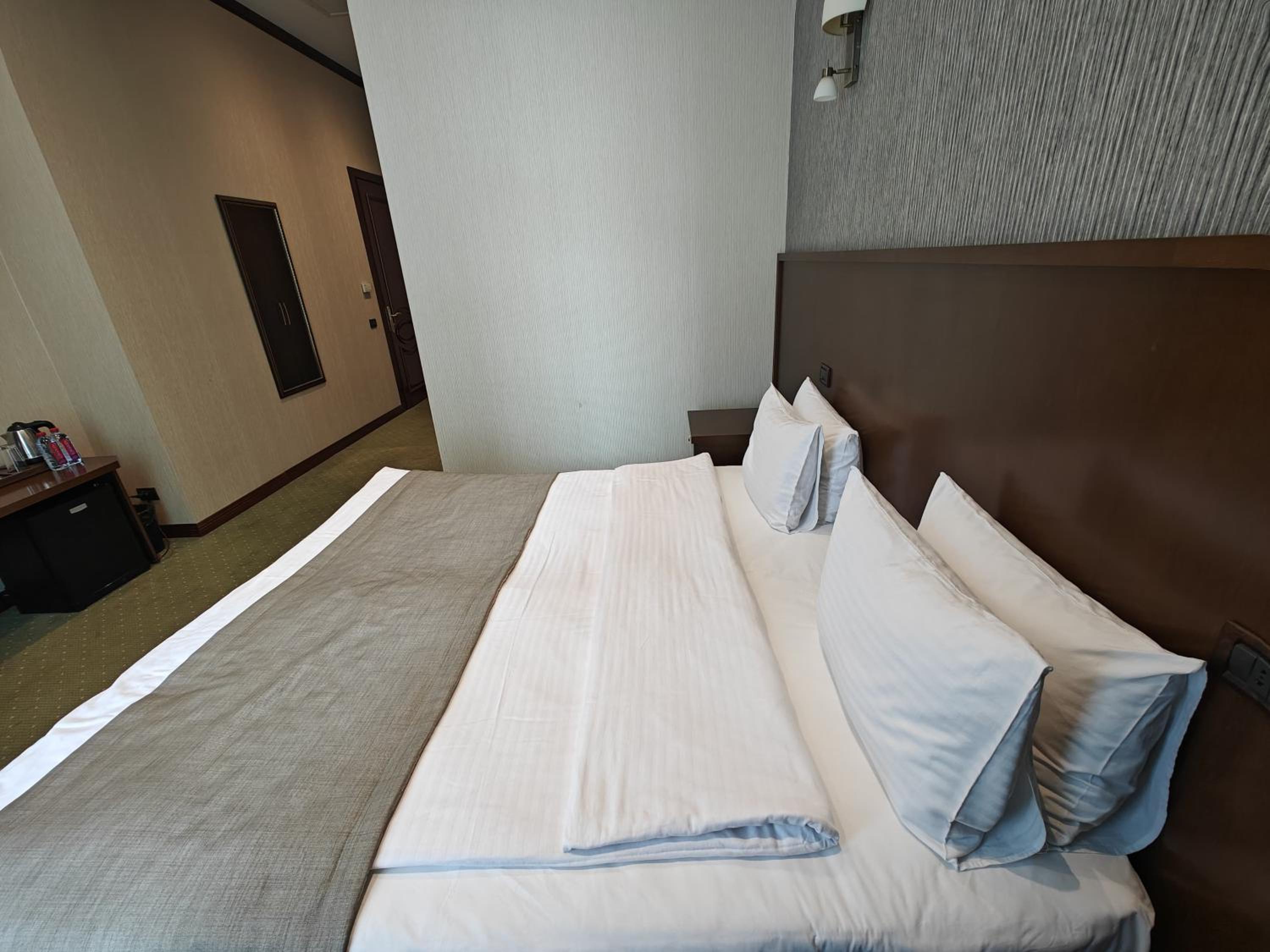 Budget Double Room photo 3
