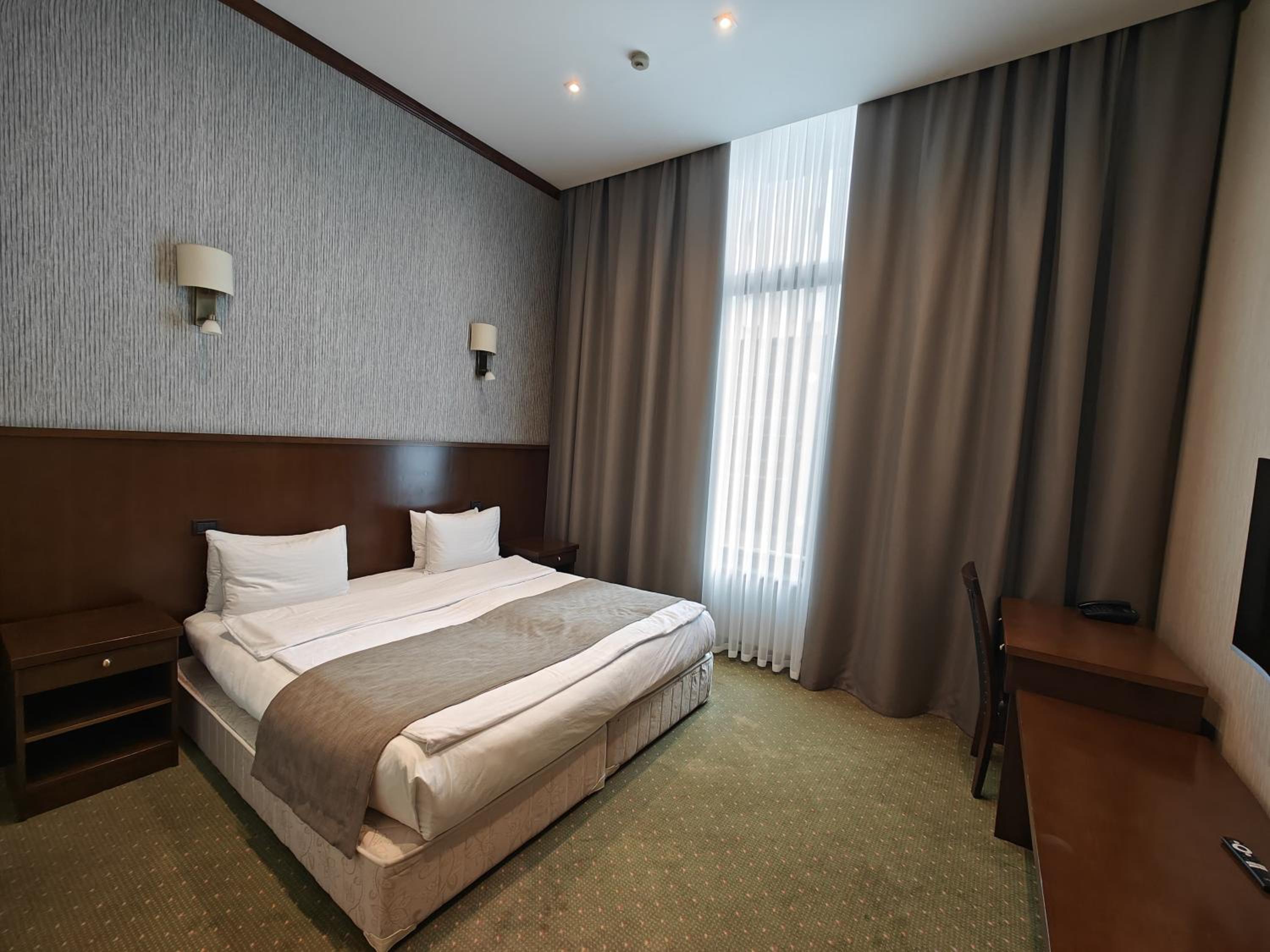 Budget Double Room photo 2