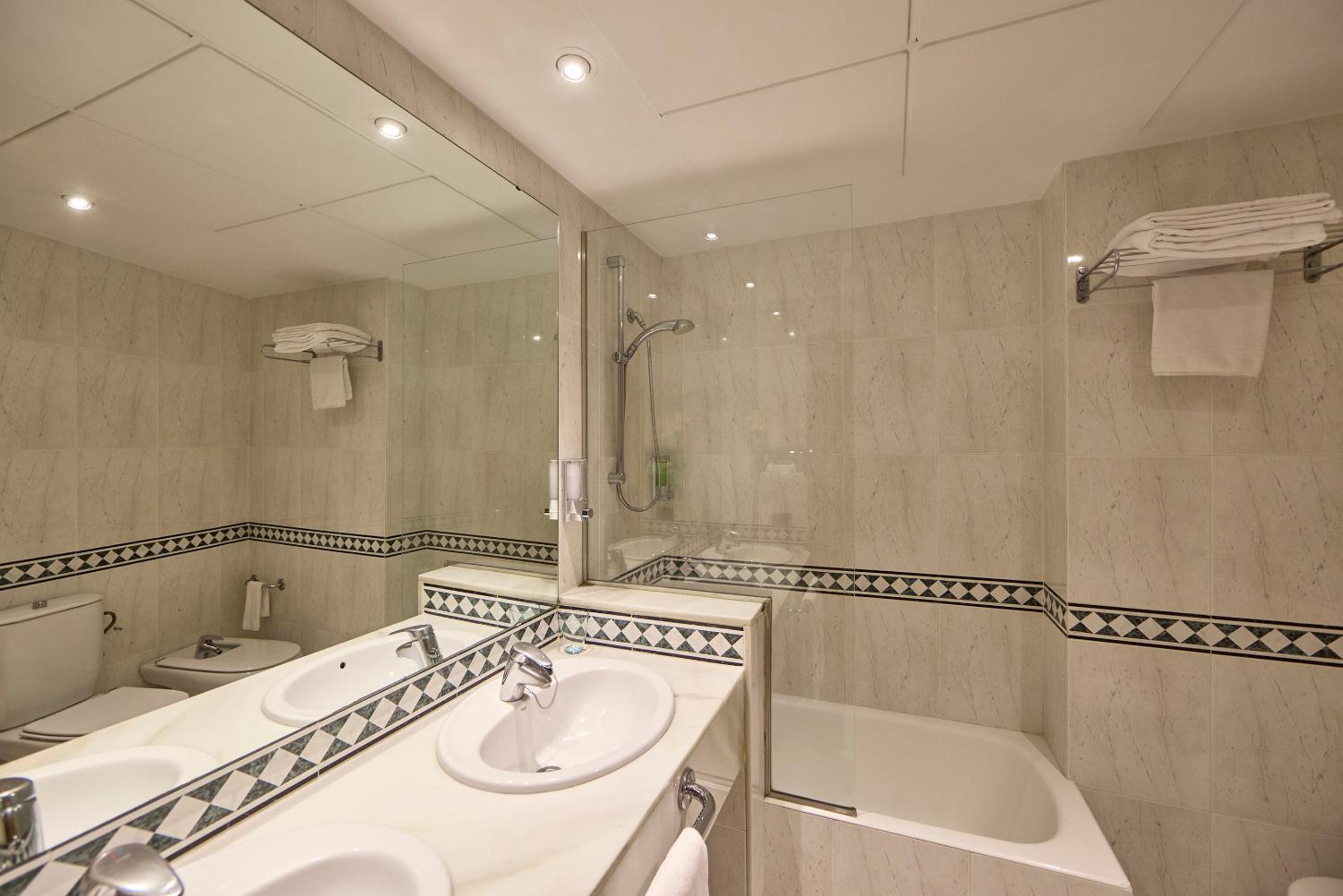Double Room - Photo 8