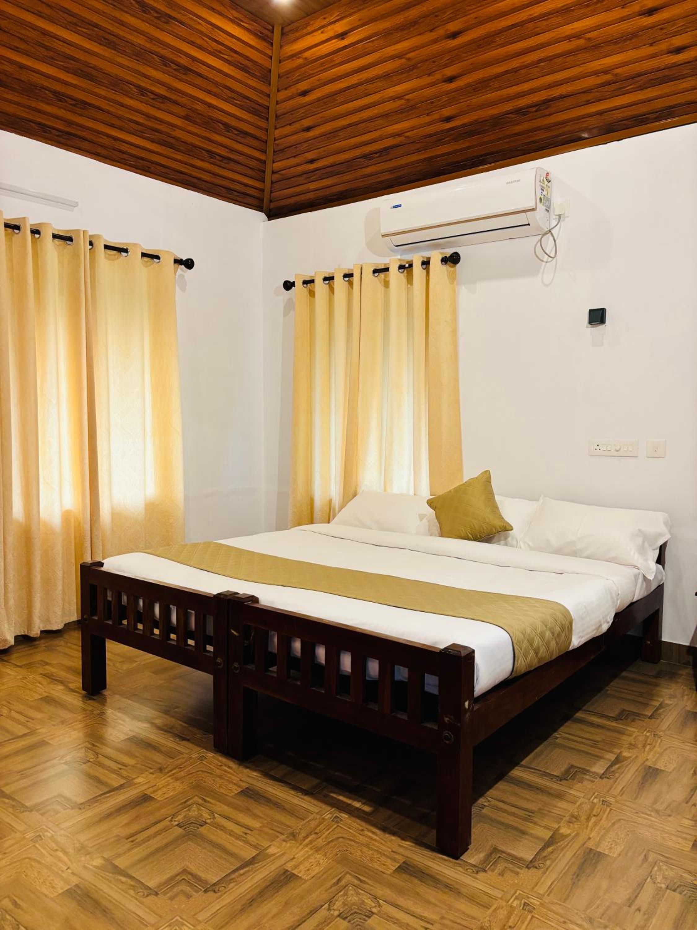 Deluxe Double or Twin Room with River View photo 2