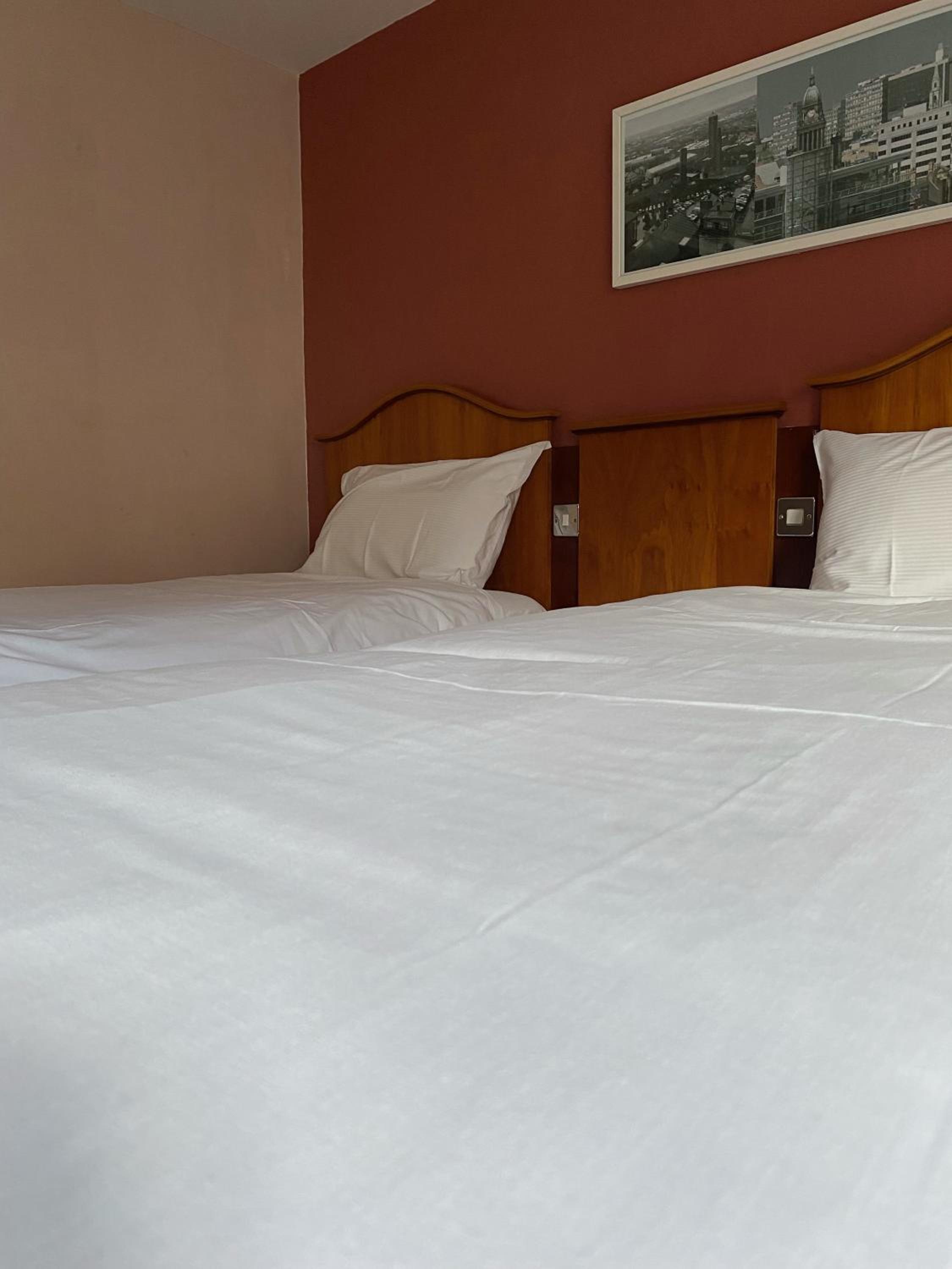 Twin Room - Photo 4