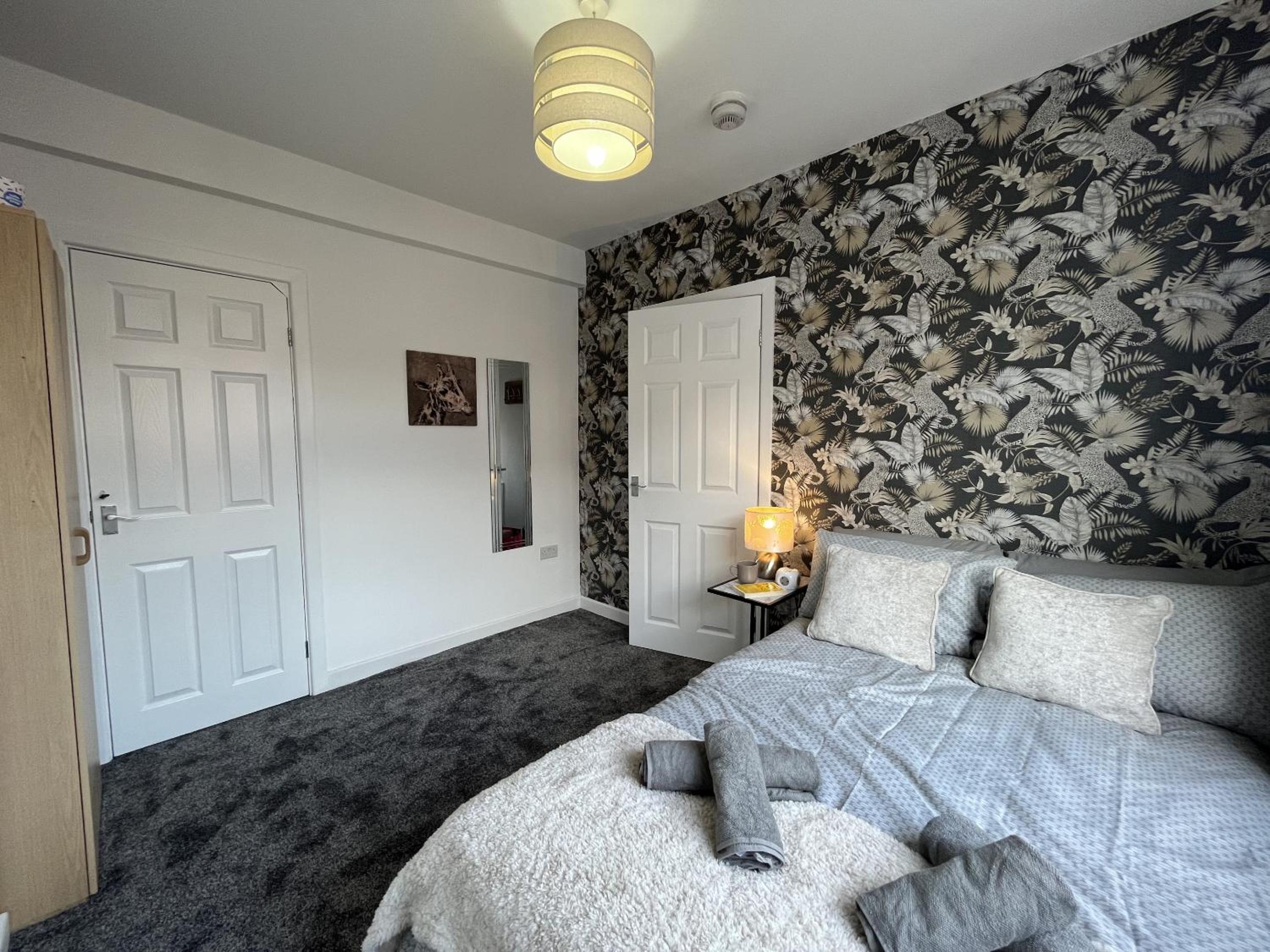 Three-Bedroom House photo 2
