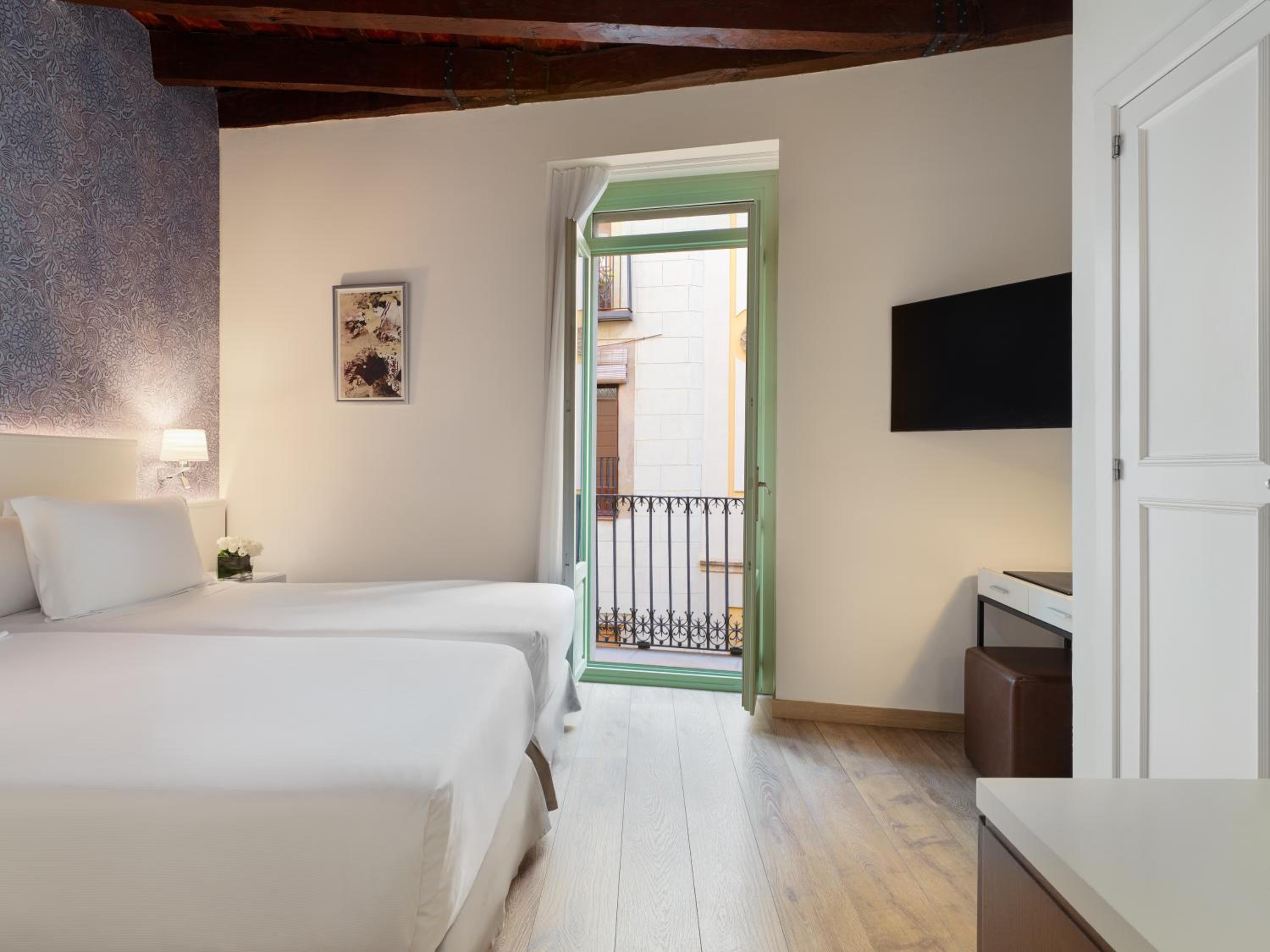 Double or Twin Room with Balcony photo 2