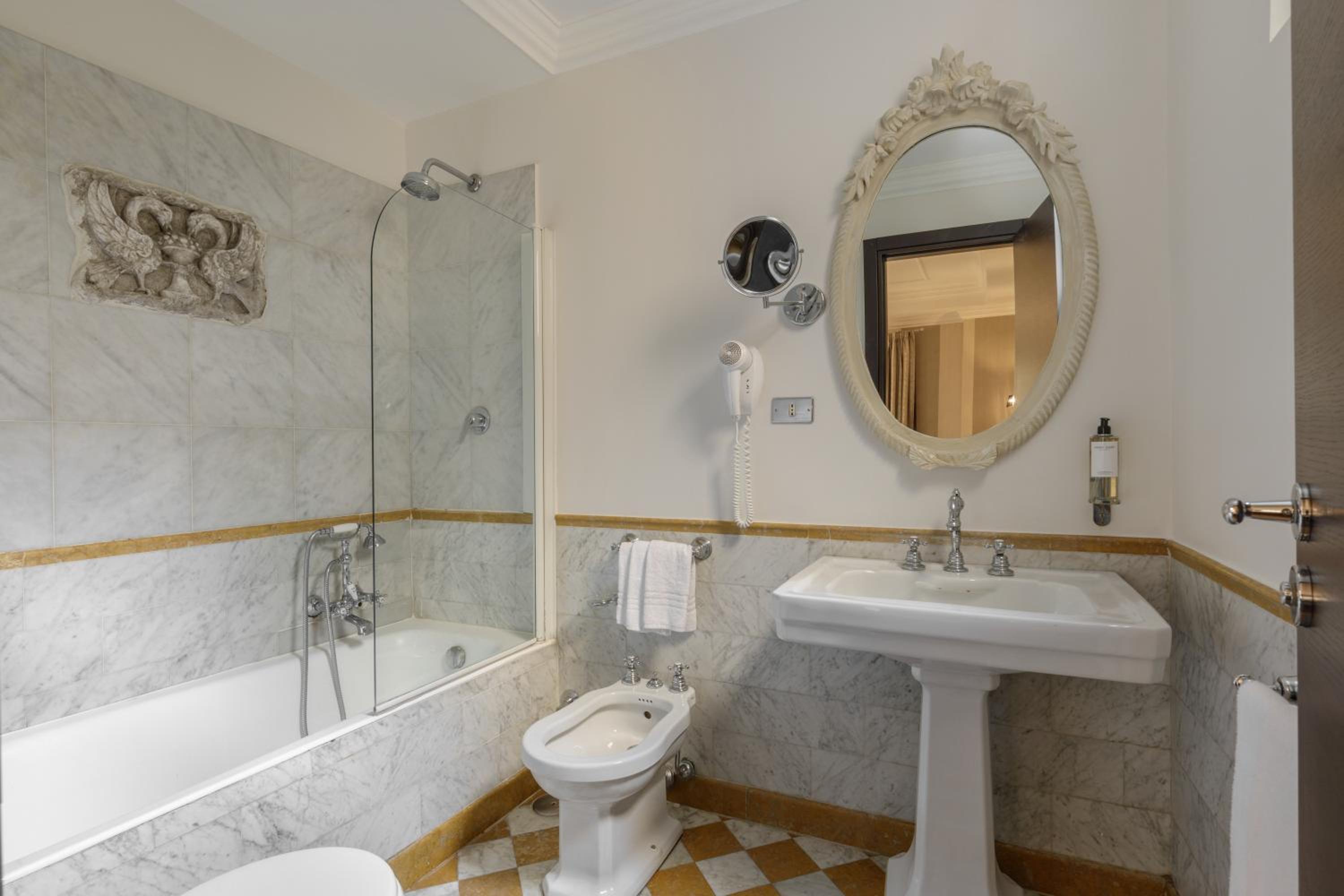 Standard Triple Room thumbnail 5