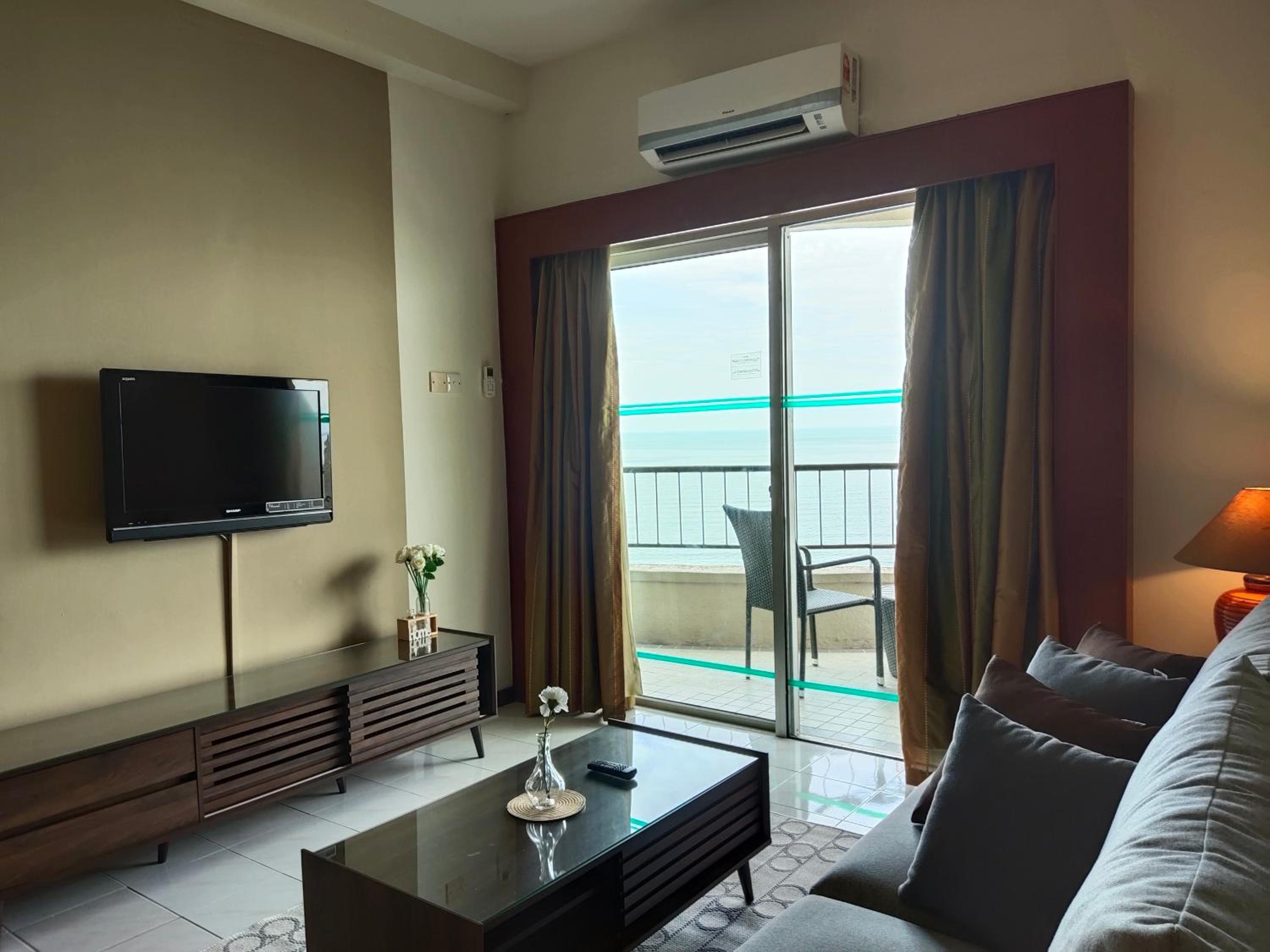 Two-Bedroom Apartment - Oceanfront  - Photo 9
