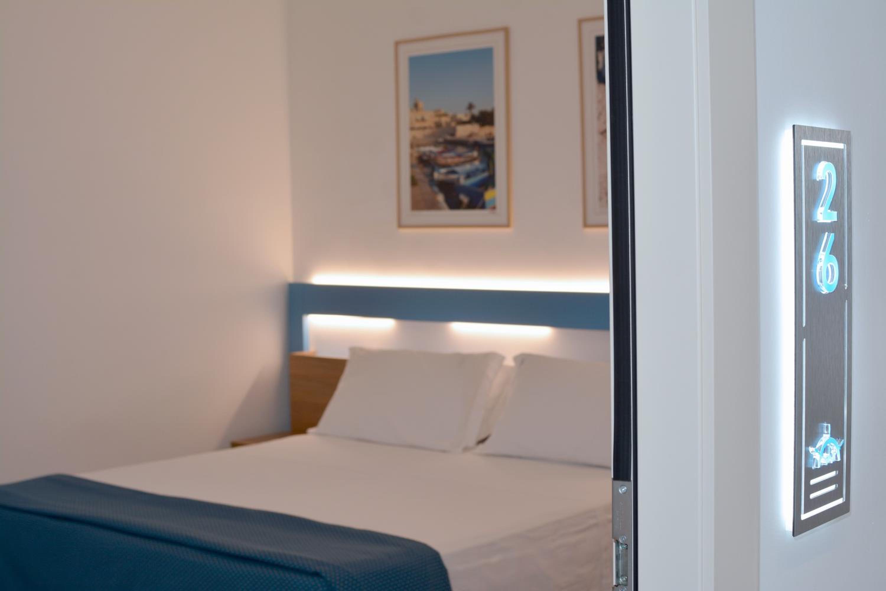 Standard Double Room - Photo 8