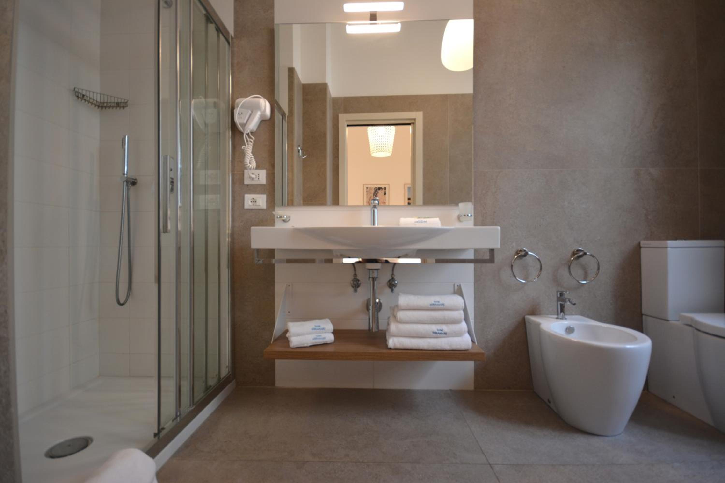 Standard Double Room - Photo 4
