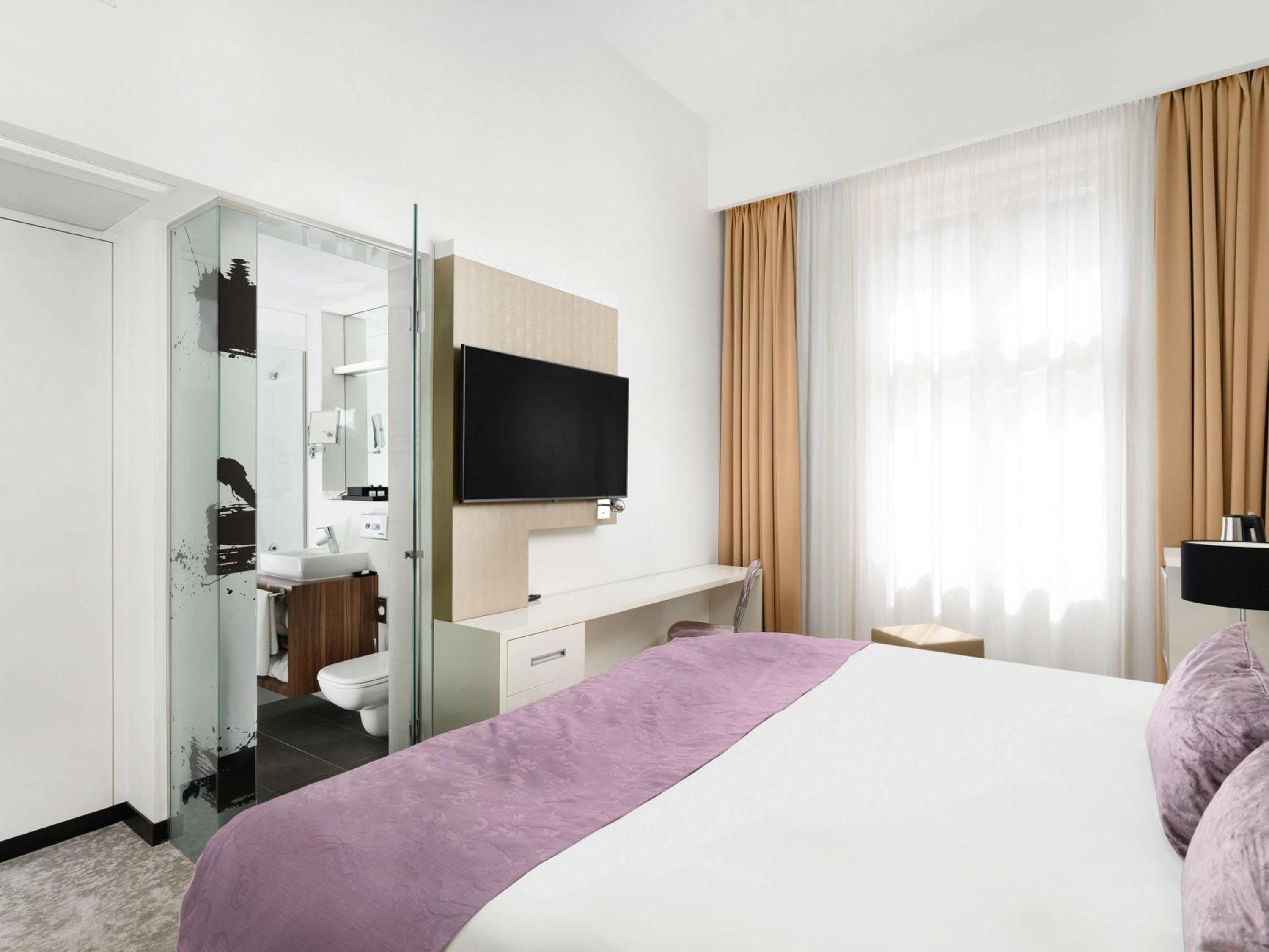 Classic Room with One Double Bed - Photo 1