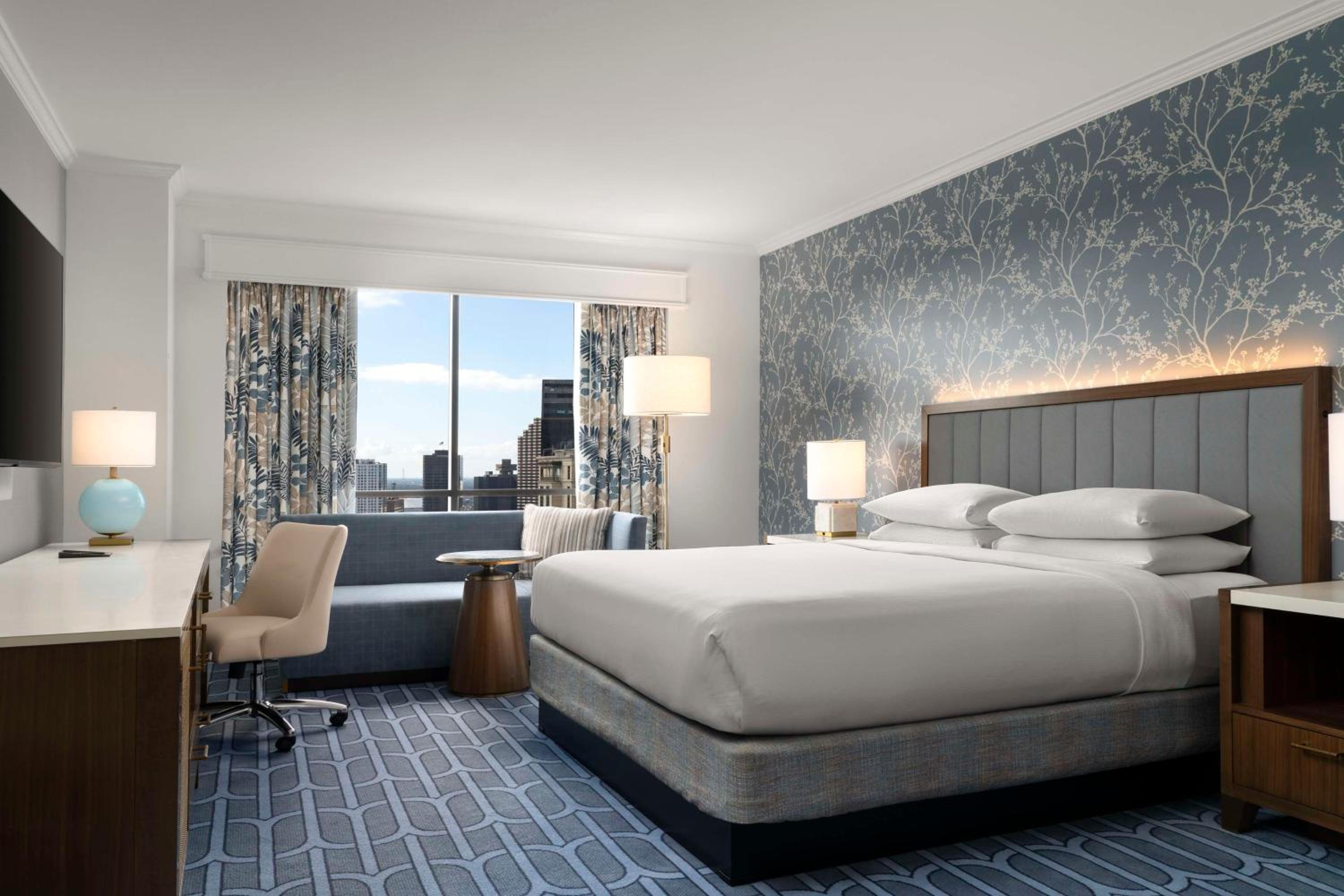 Premium King Room with City View - Photo 1