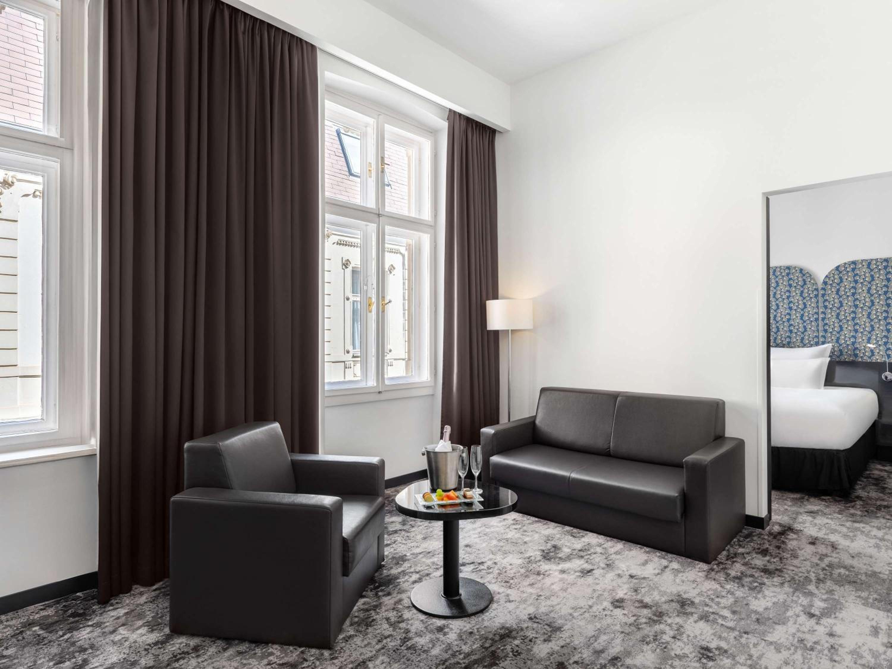 Junior Suite with One King Bed and Sofa thumbnail 5