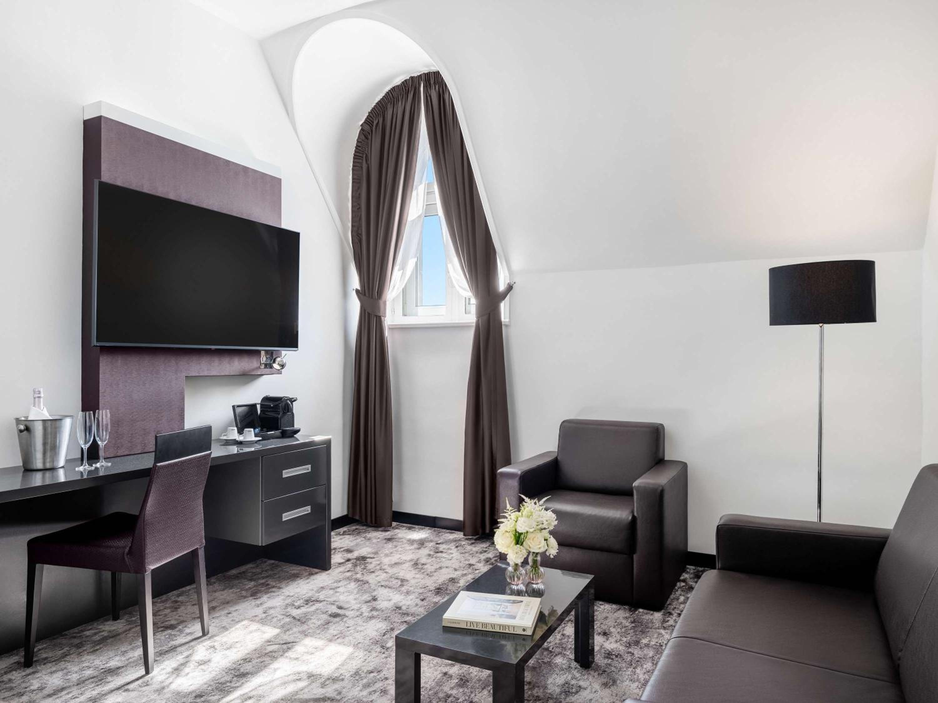 Junior Suite with One King Bed and Sofa