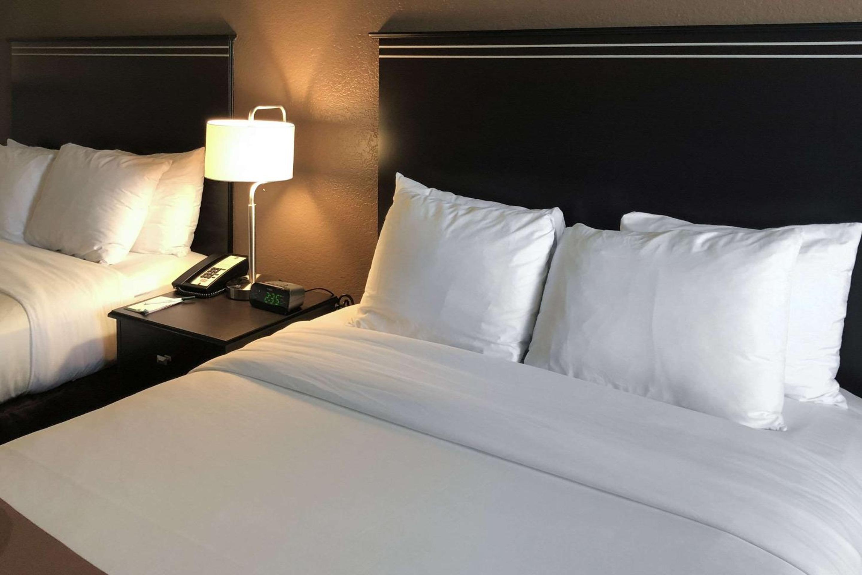 Suite with Two Queen Beds - Non-Smoking - Photo 3