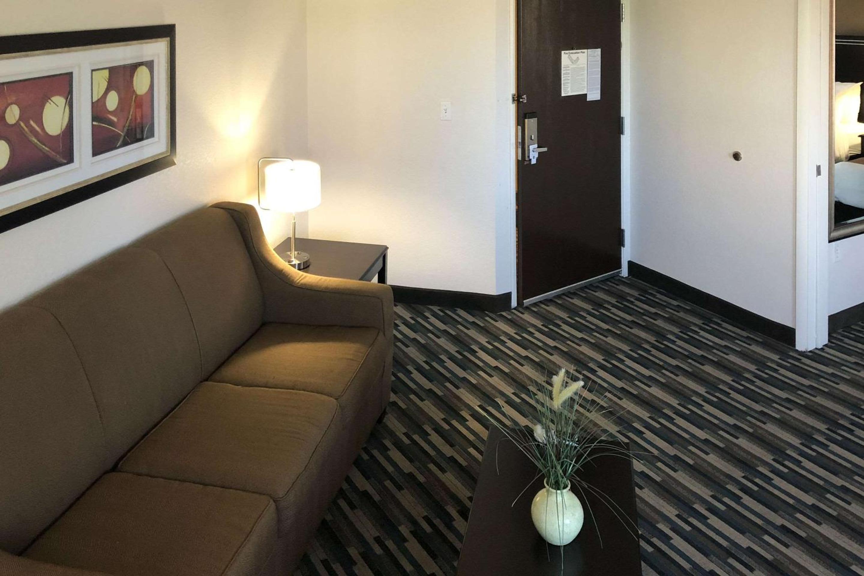 Suite with Two Queen Beds - Non-Smoking - Photo 2