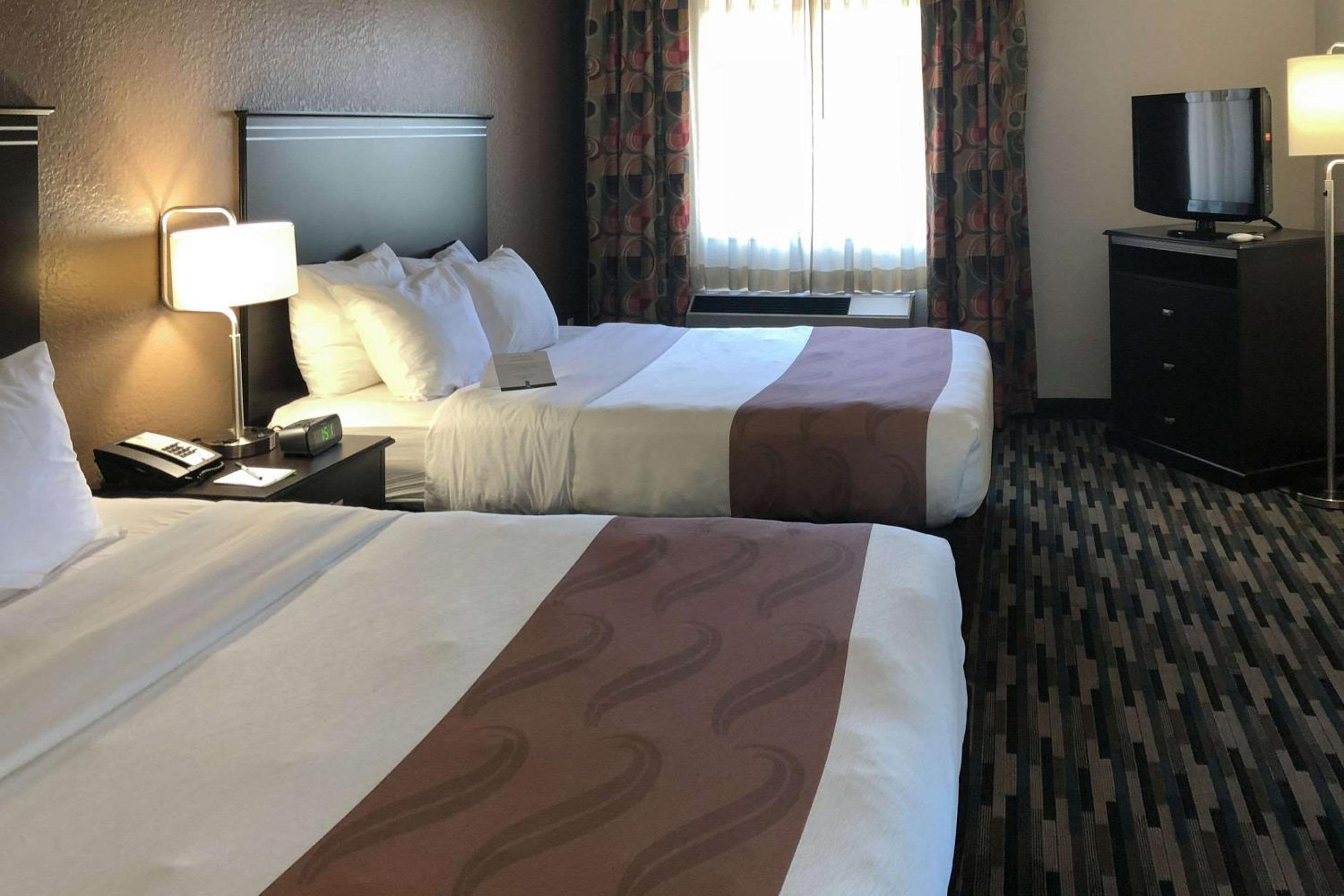 Suite with Two Queen Beds - Non-Smoking - Photo 5