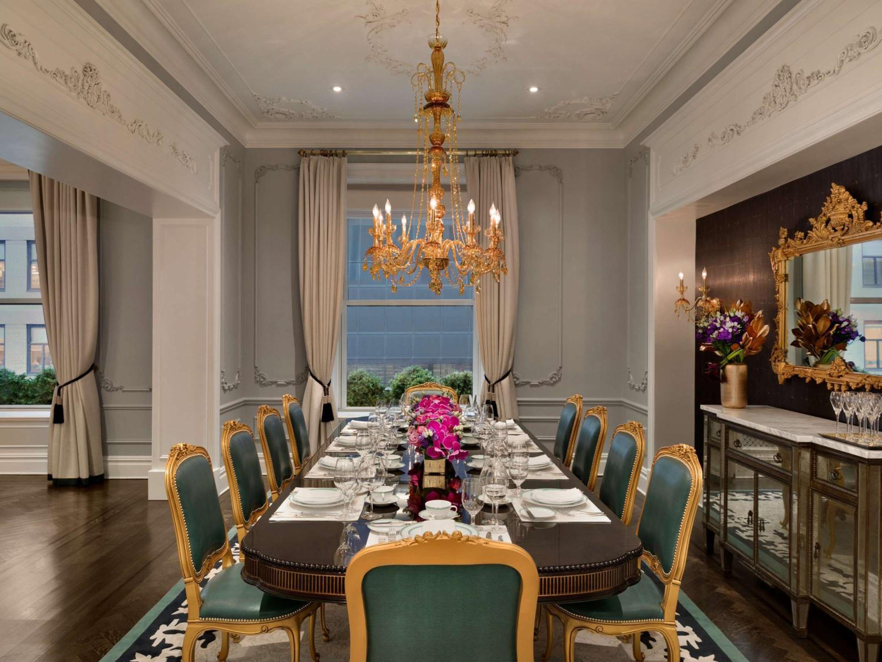 Three Bedroom Royal Suite With Three Bathrooms And View