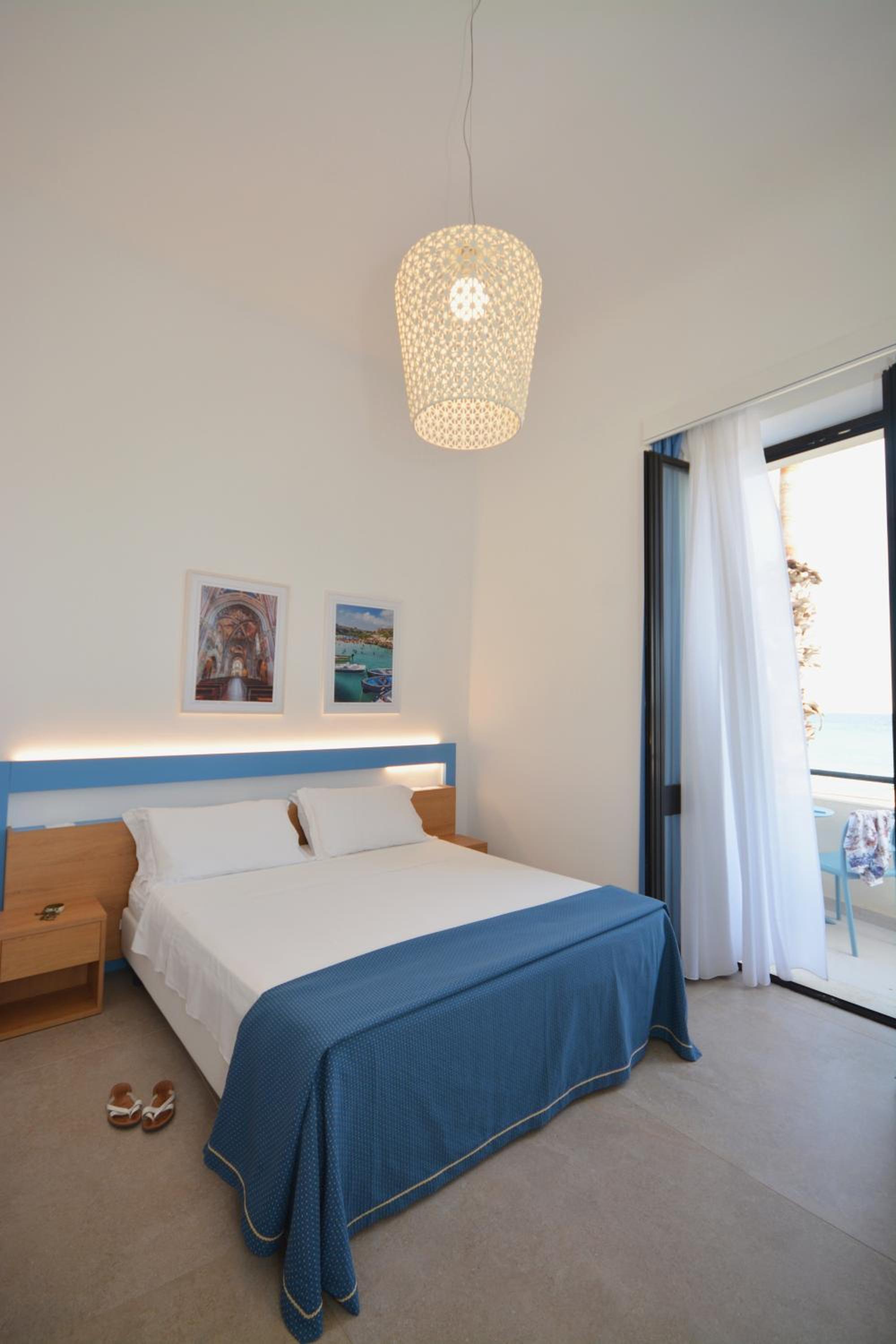 Double Room with Balcony and Sea View - Photo 10