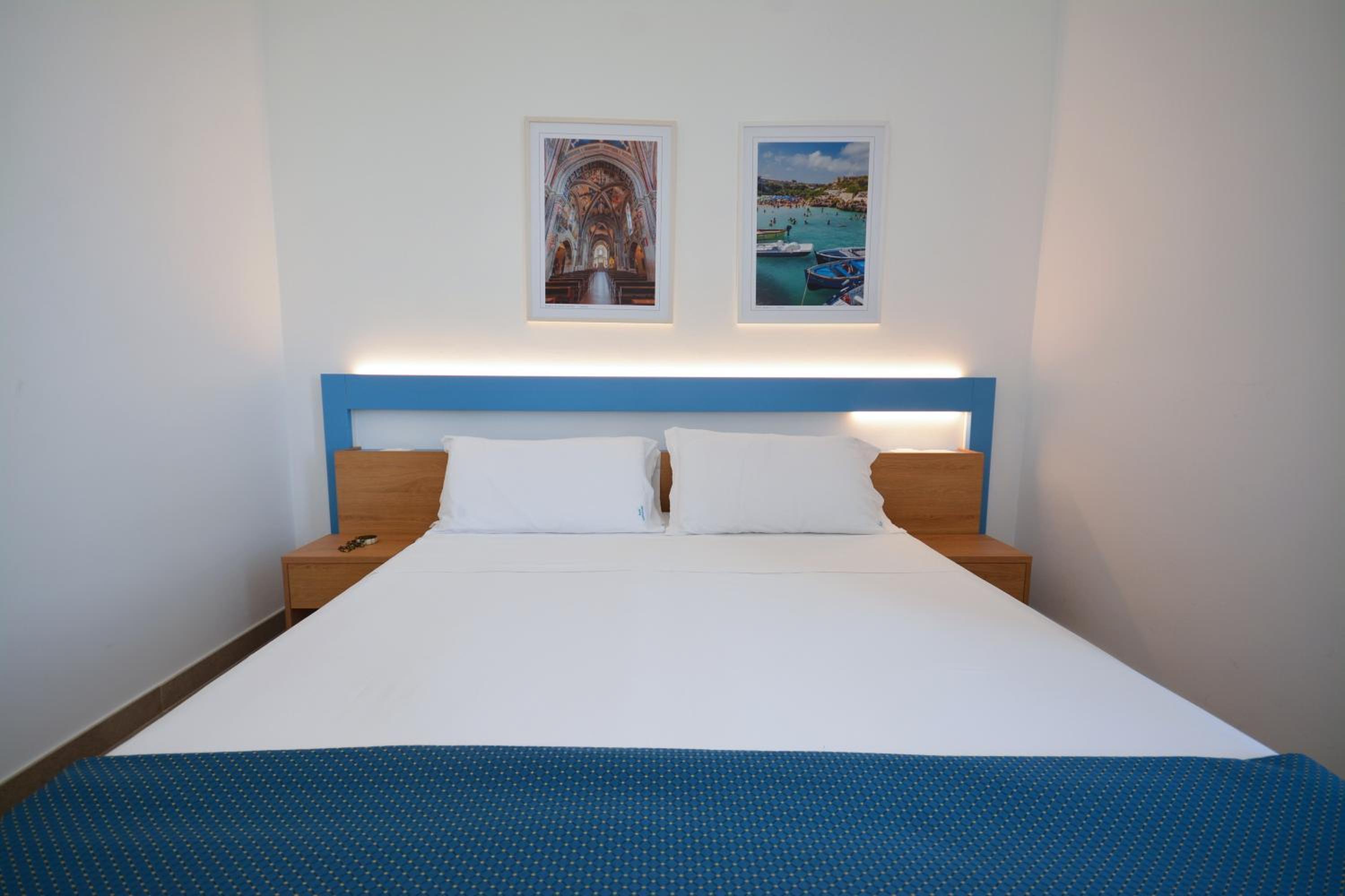 Double Room with Balcony and Sea View - Photo 2