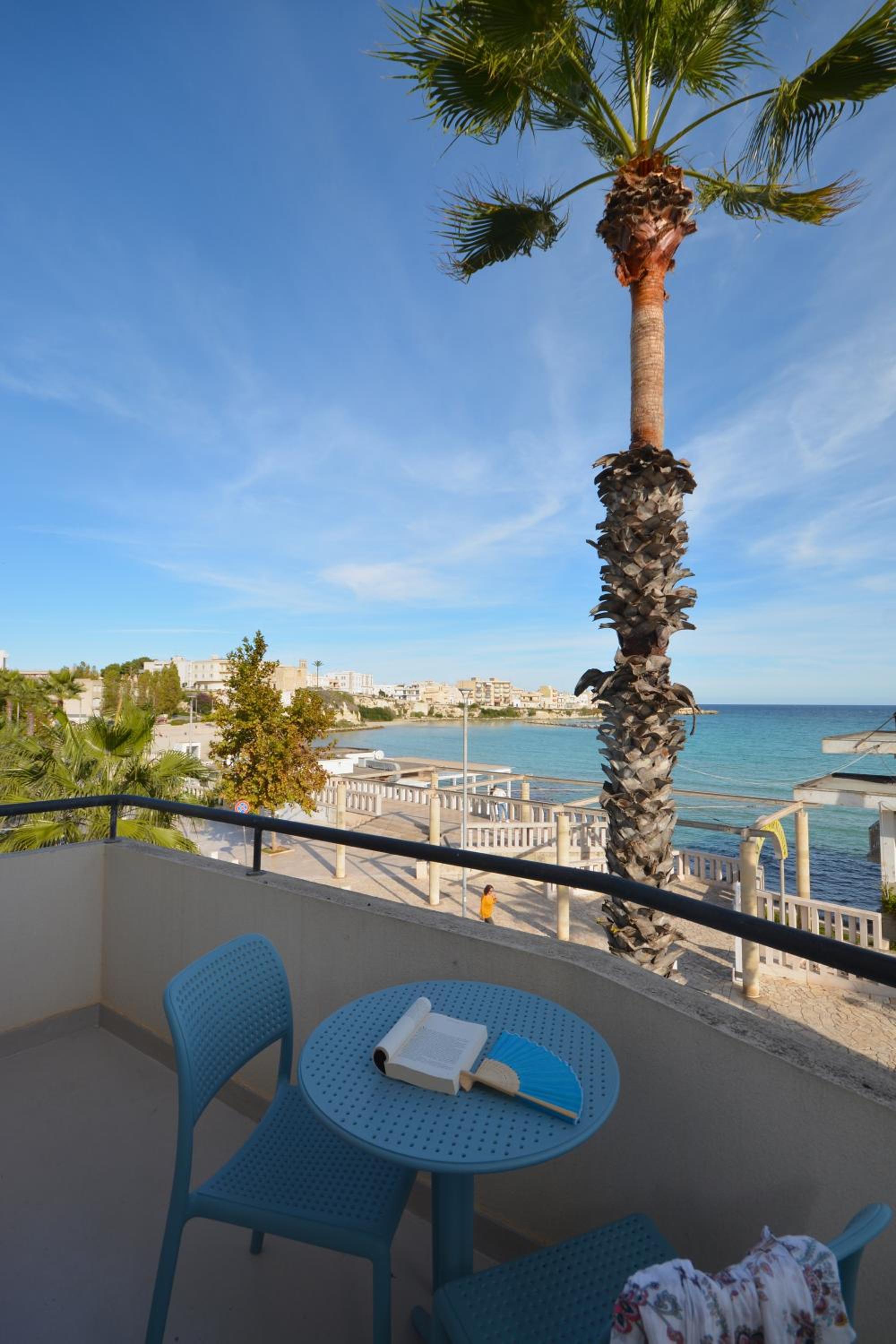 Double Room with Balcony and Sea View - Photo 5