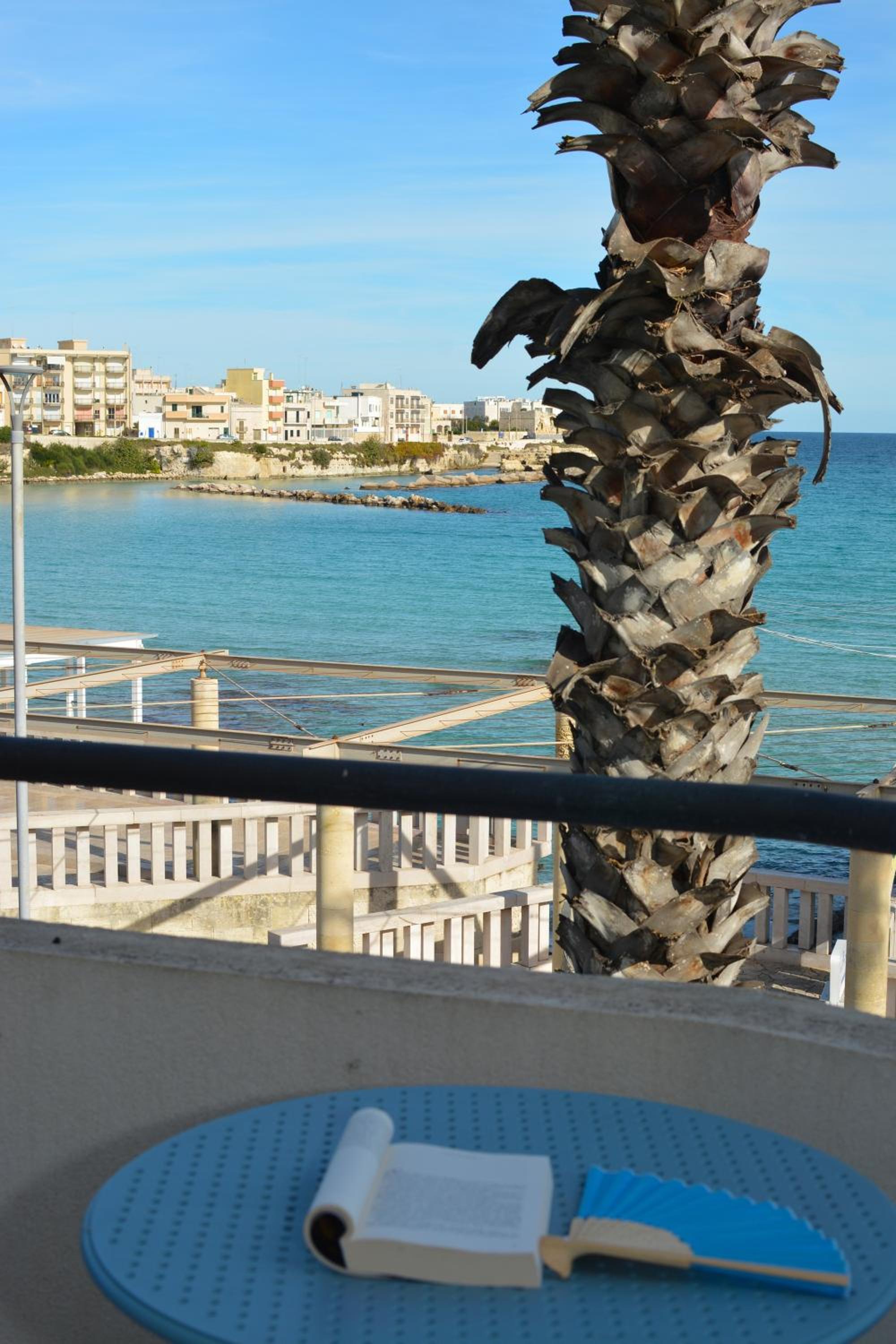 Double Room with Balcony and Sea View - Photo 3