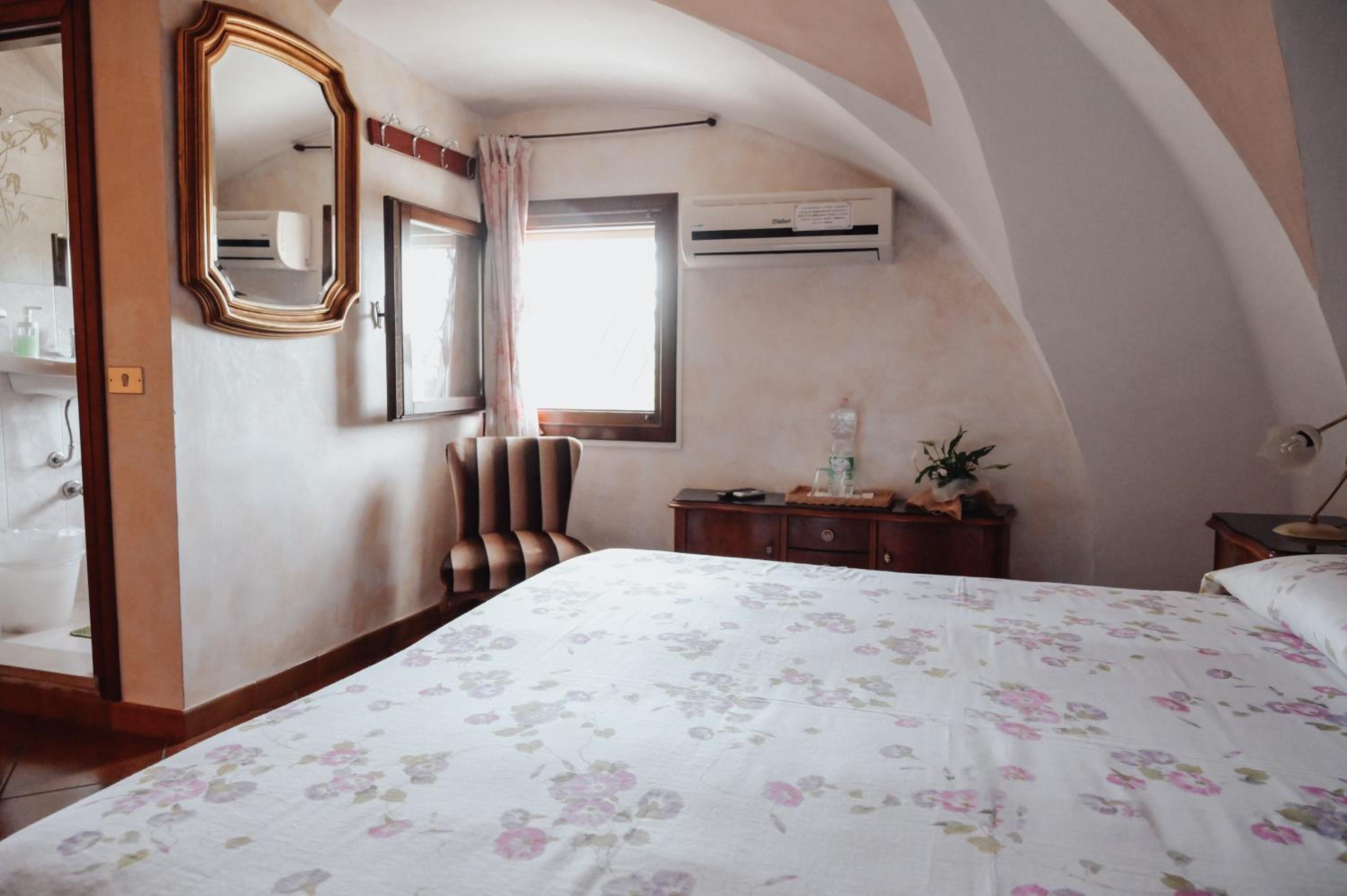 Double or Twin Room with Private Bathroom photo 1