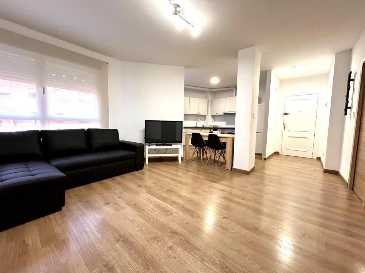 Two-Bedroom Apartment photo 2